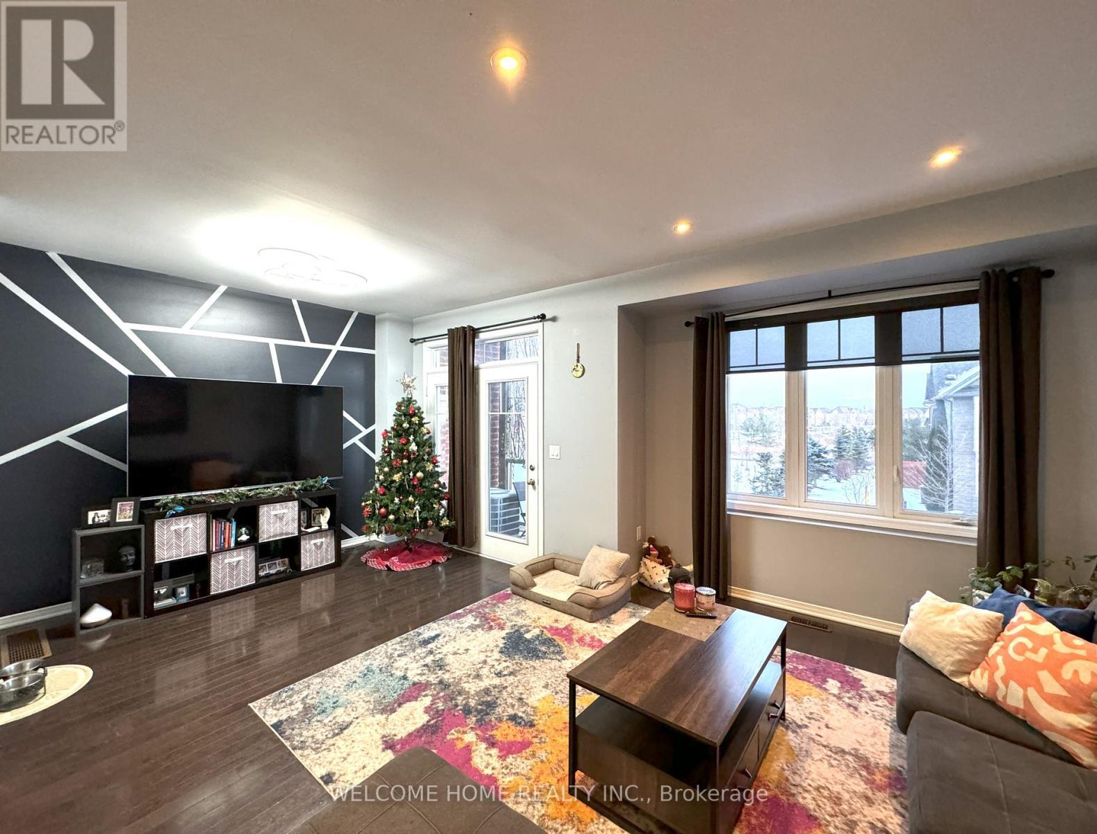 26 Larson Peak Road, Caledon, ON - Indoor Photo Showing Living Room