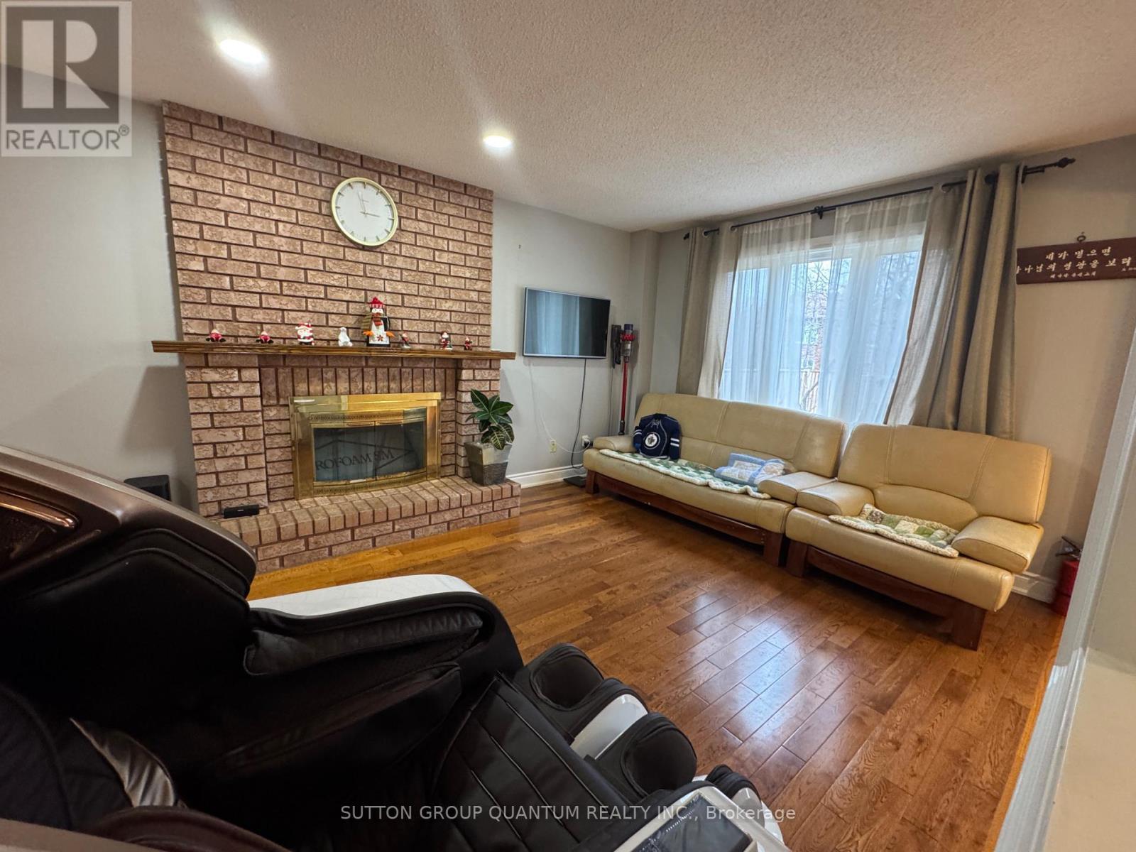 1516 Stoneybrook Trail, Oakville, ON - Indoor Photo Showing Living Room With Fireplace