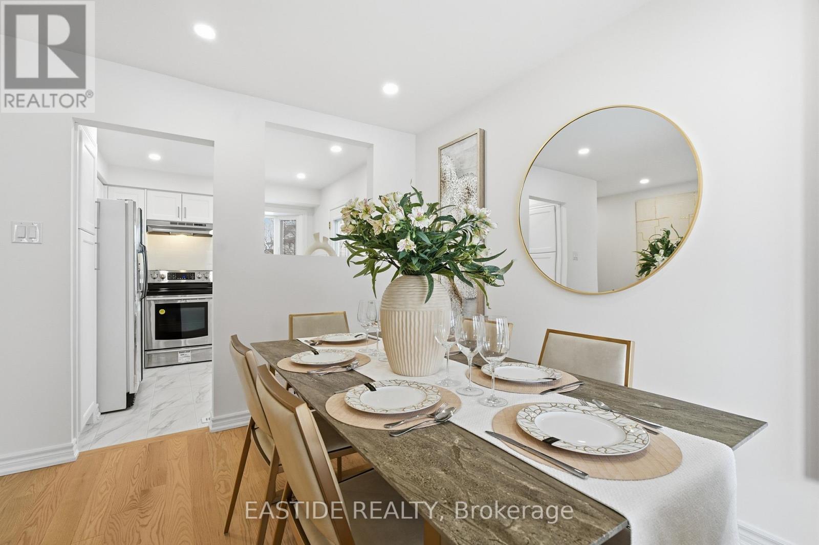 2909 Salerno Crescent, Mississauga, ON - Indoor Photo Showing Dining Room