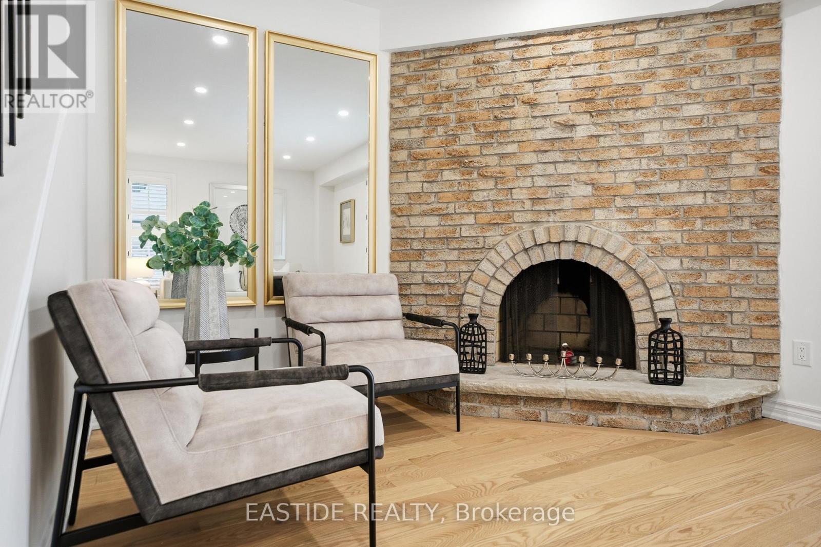 2909 Salerno Crescent, Mississauga, ON - Indoor Photo Showing Living Room With Fireplace