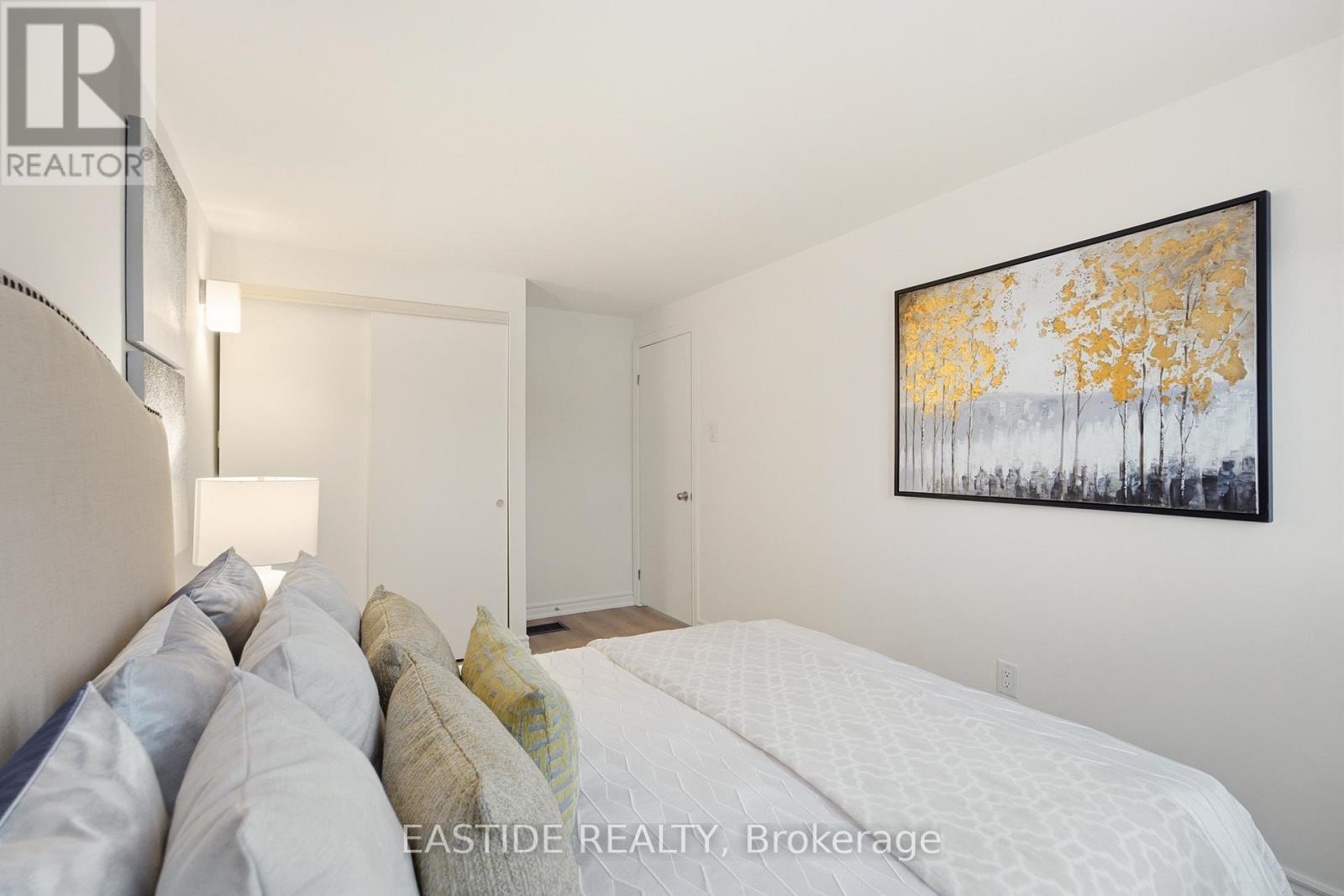 2909 Salerno Crescent, Mississauga, ON - Indoor Photo Showing Bedroom