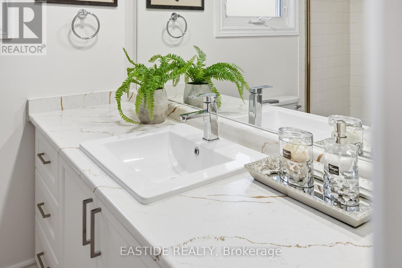 2909 Salerno Crescent, Mississauga, ON - Indoor Photo Showing Bathroom