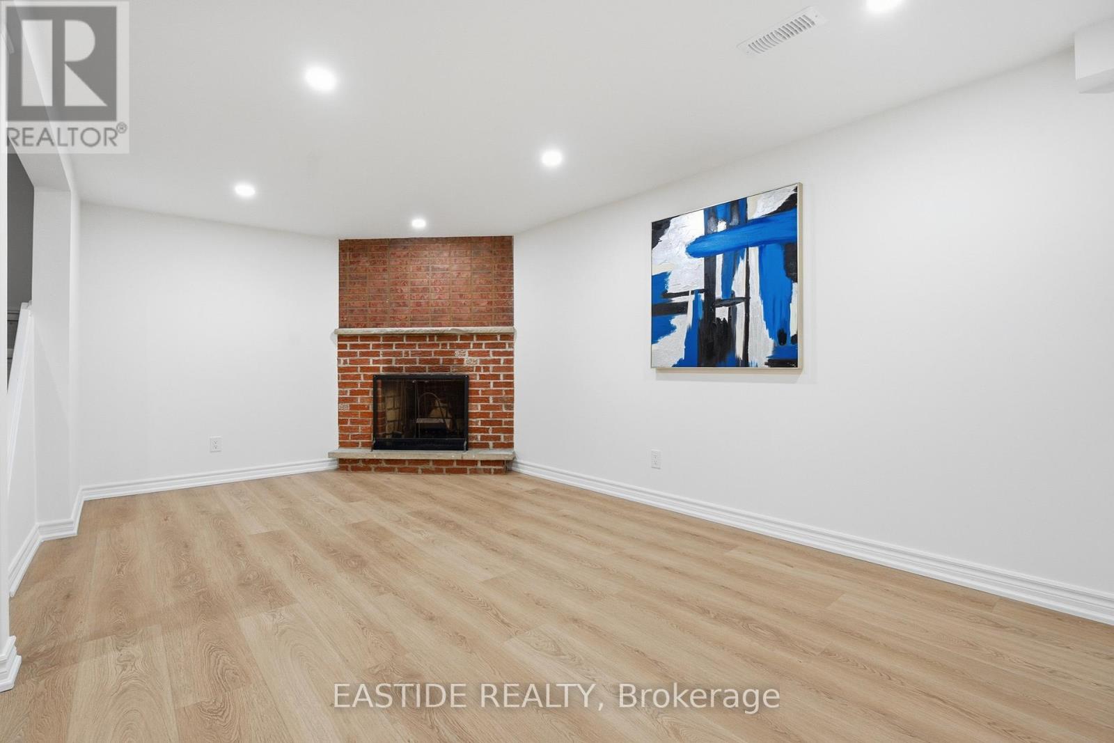 2909 Salerno Crescent, Mississauga, ON - Indoor With Fireplace