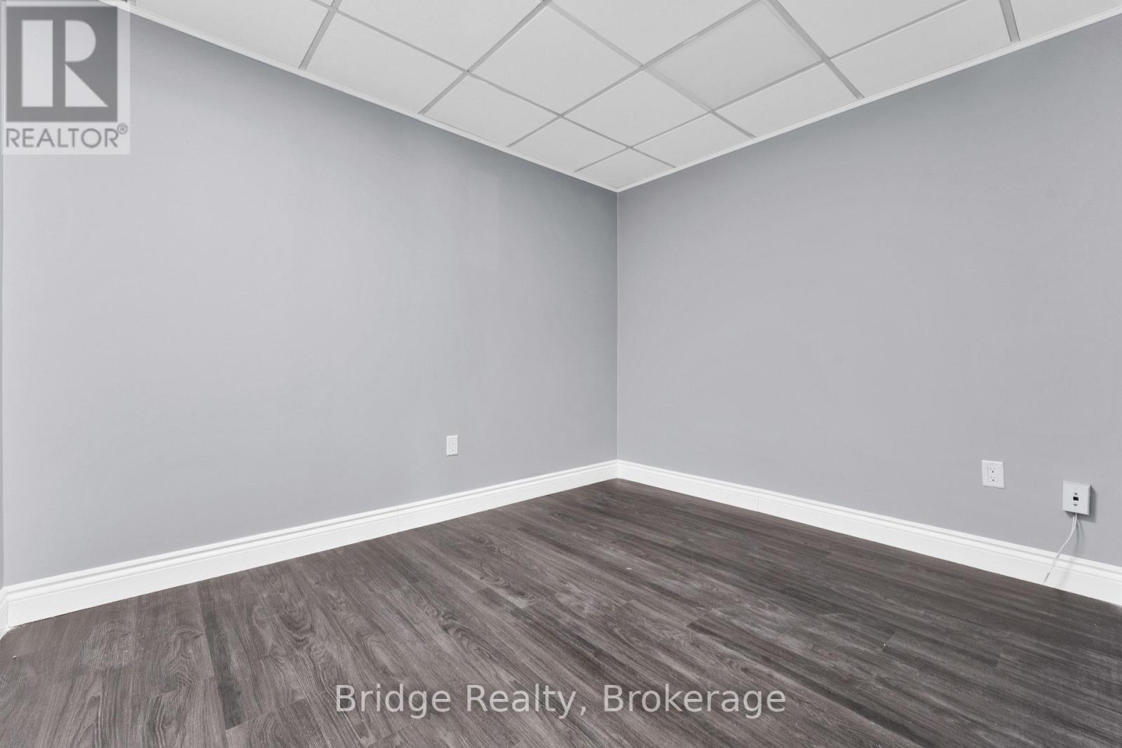 290 Dundas Street, Woodstock (Woodstock - North), ON