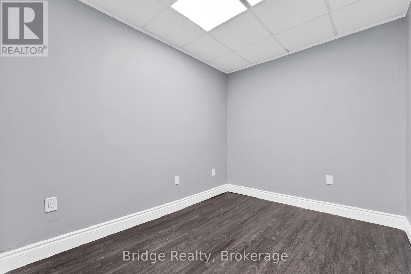 290 Dundas Street, Woodstock (Woodstock - North), ON