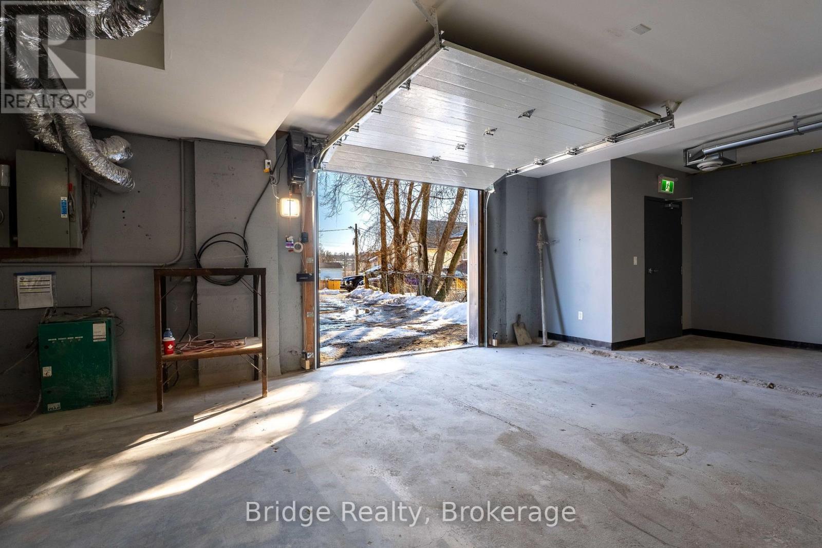 290 Dundas Street, Woodstock (Woodstock - North), ON