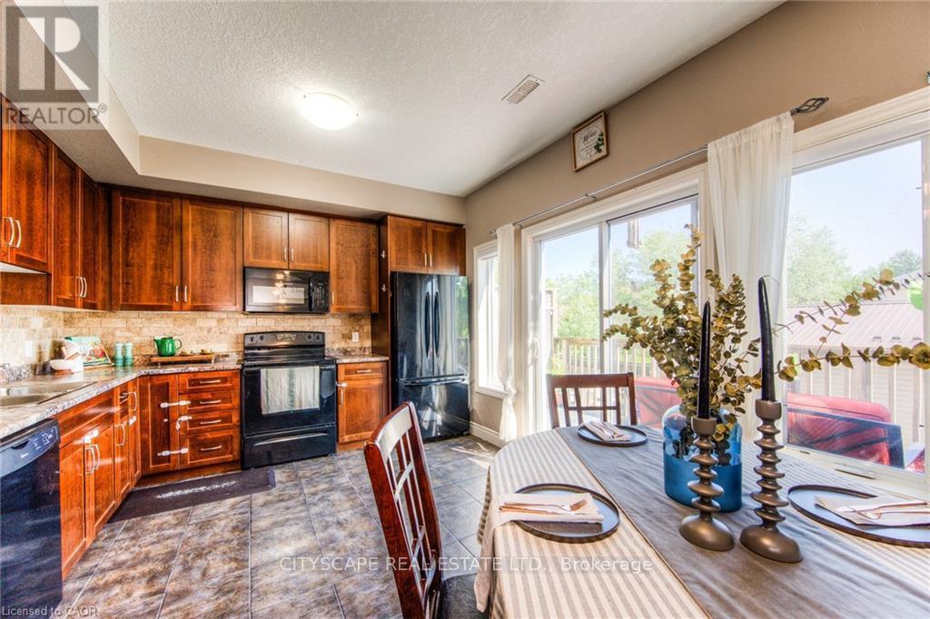 4A - 38 Howe Drive, Kitchener, ON - Indoor Photo Showing Kitchen