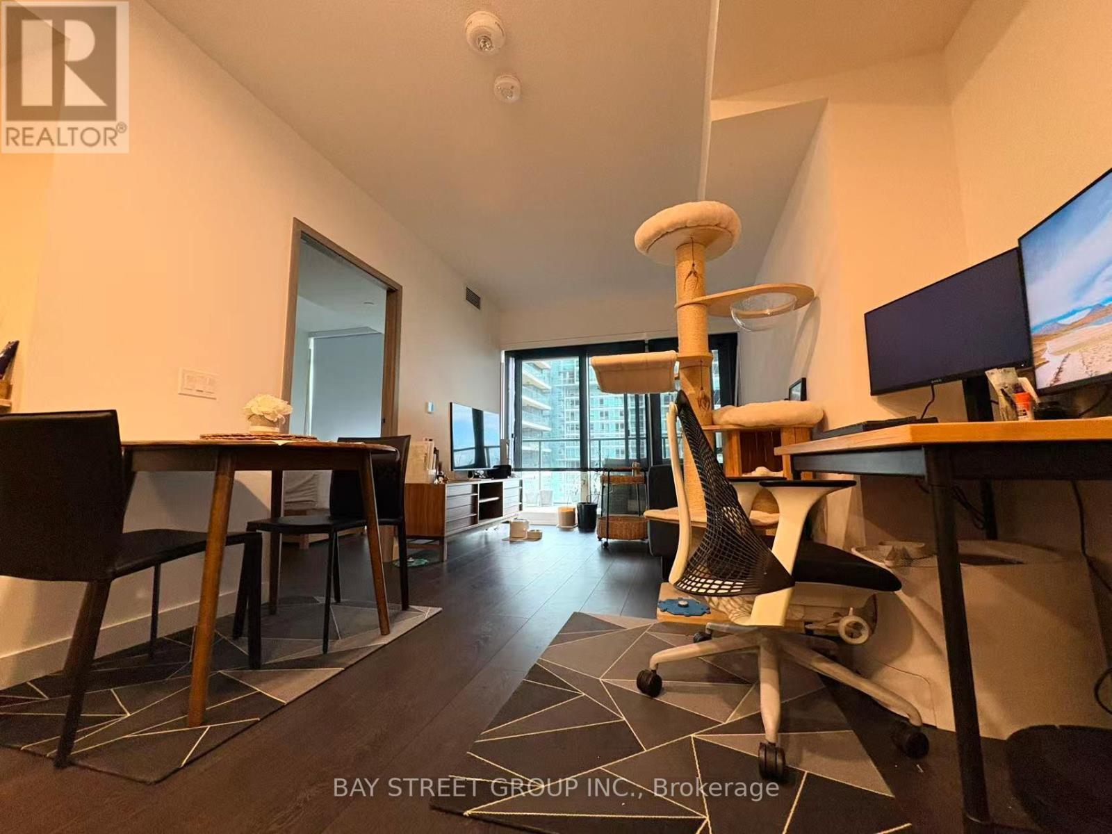 2608 - 3 Concord Cityplace Way, Toronto, ON - Indoor