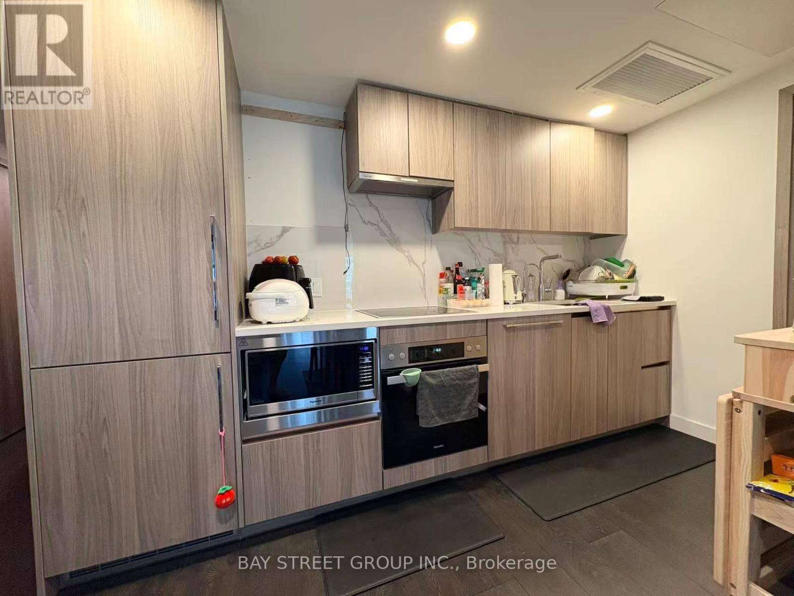 2608 - 3 Concord Cityplace Way, Toronto, ON - Indoor Photo Showing Kitchen