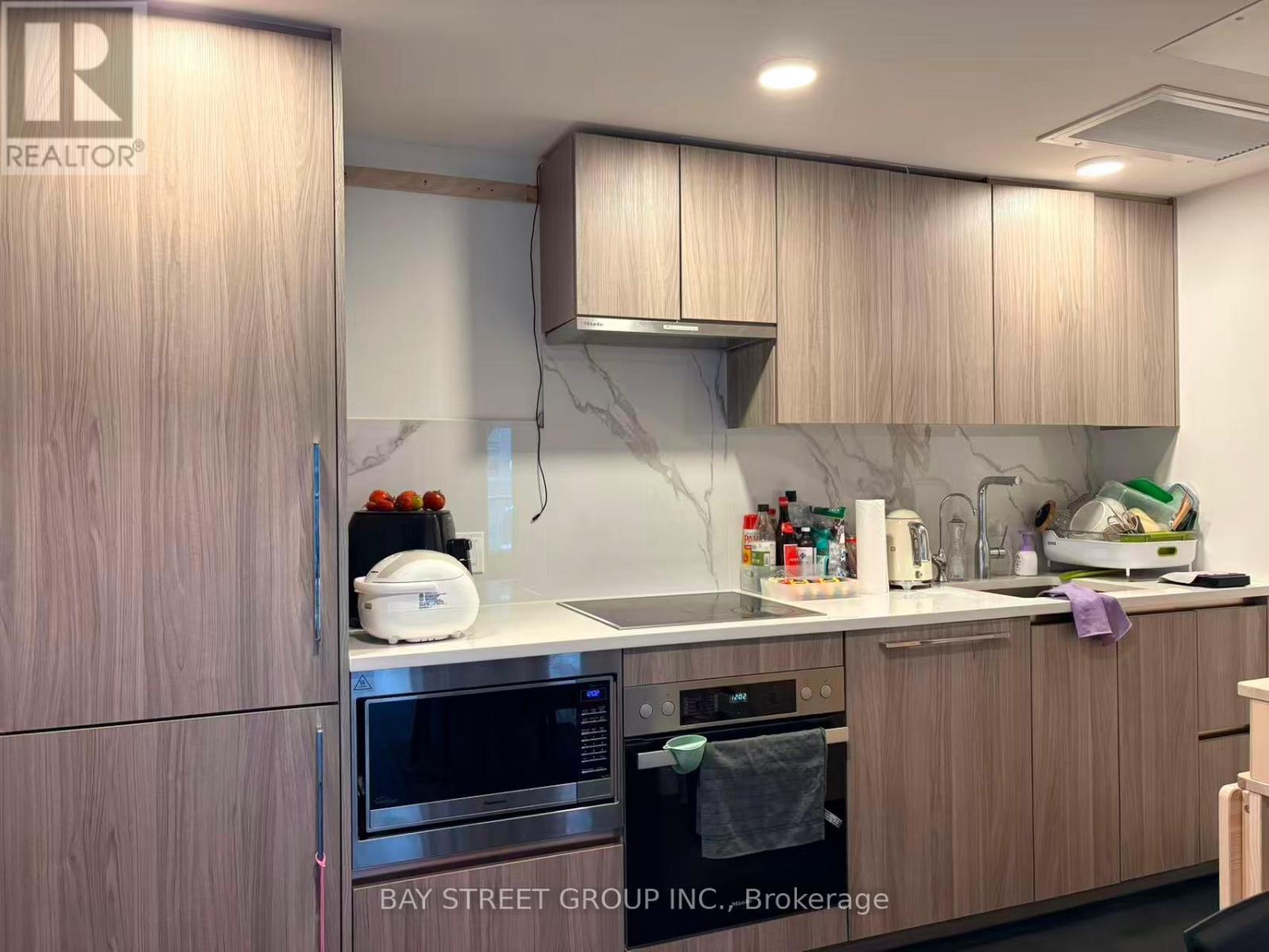 2608 - 3 Concord Cityplace Way, Toronto, ON - Indoor Photo Showing Kitchen