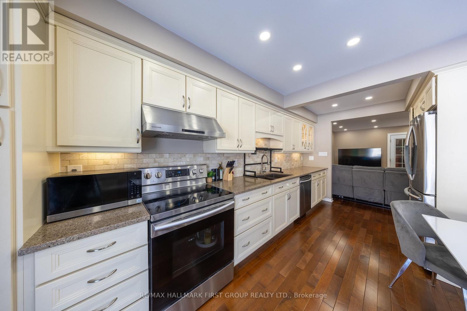 50 Goskin Court, Toronto, ON - Indoor Photo Showing Kitchen With Stainless Steel Kitchen With Upgraded Kitchen