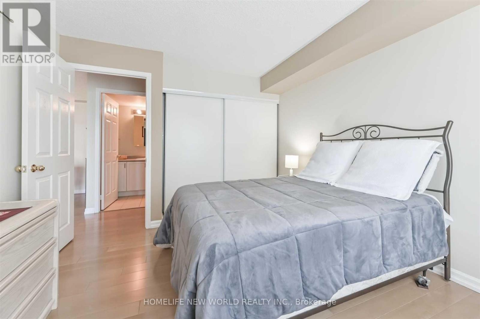 721 - 51 Baffin Court, Richmond Hill, ON - Indoor Photo Showing Bedroom