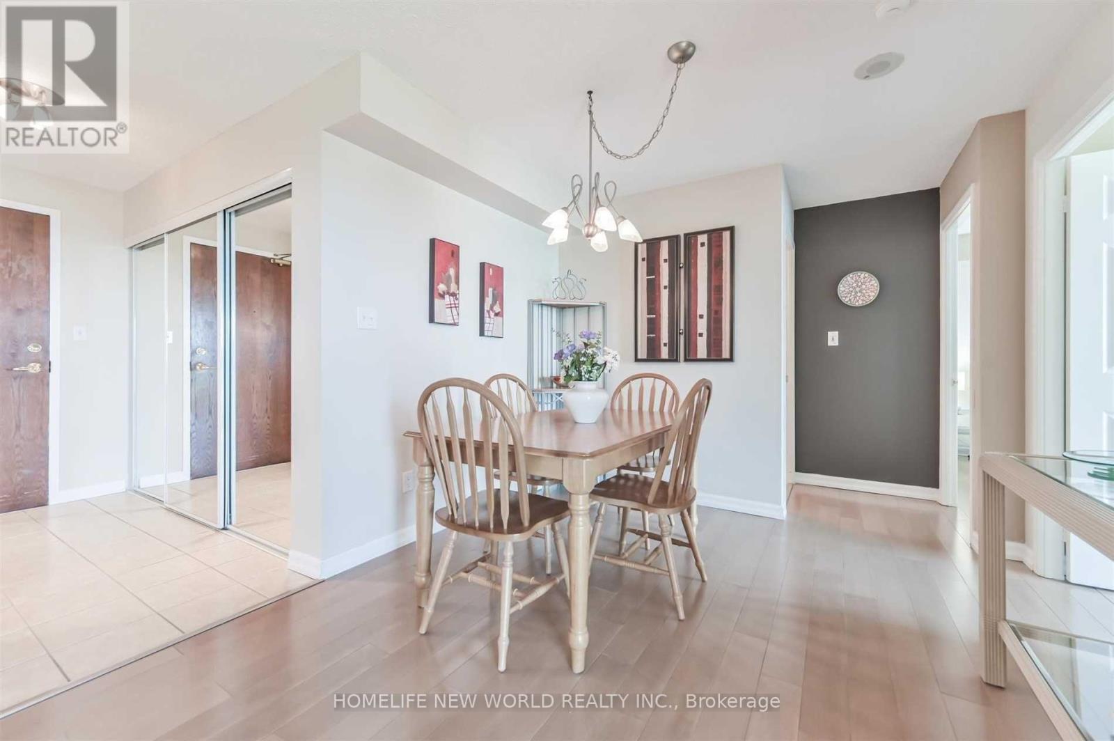721 - 51 Baffin Court, Richmond Hill, ON - Indoor Photo Showing Dining Room