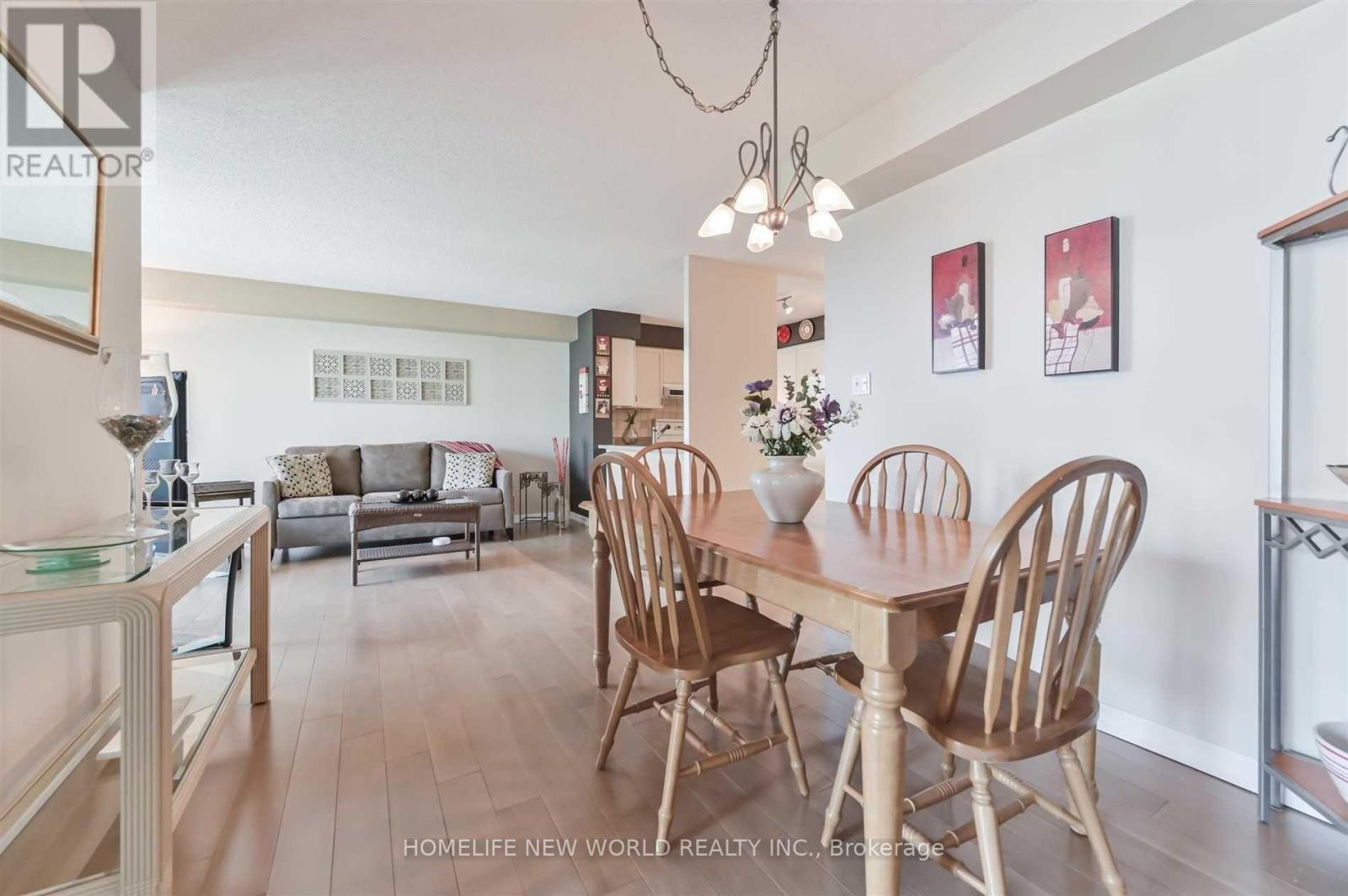 721 - 51 Baffin Court, Richmond Hill, ON - Indoor Photo Showing Dining Room