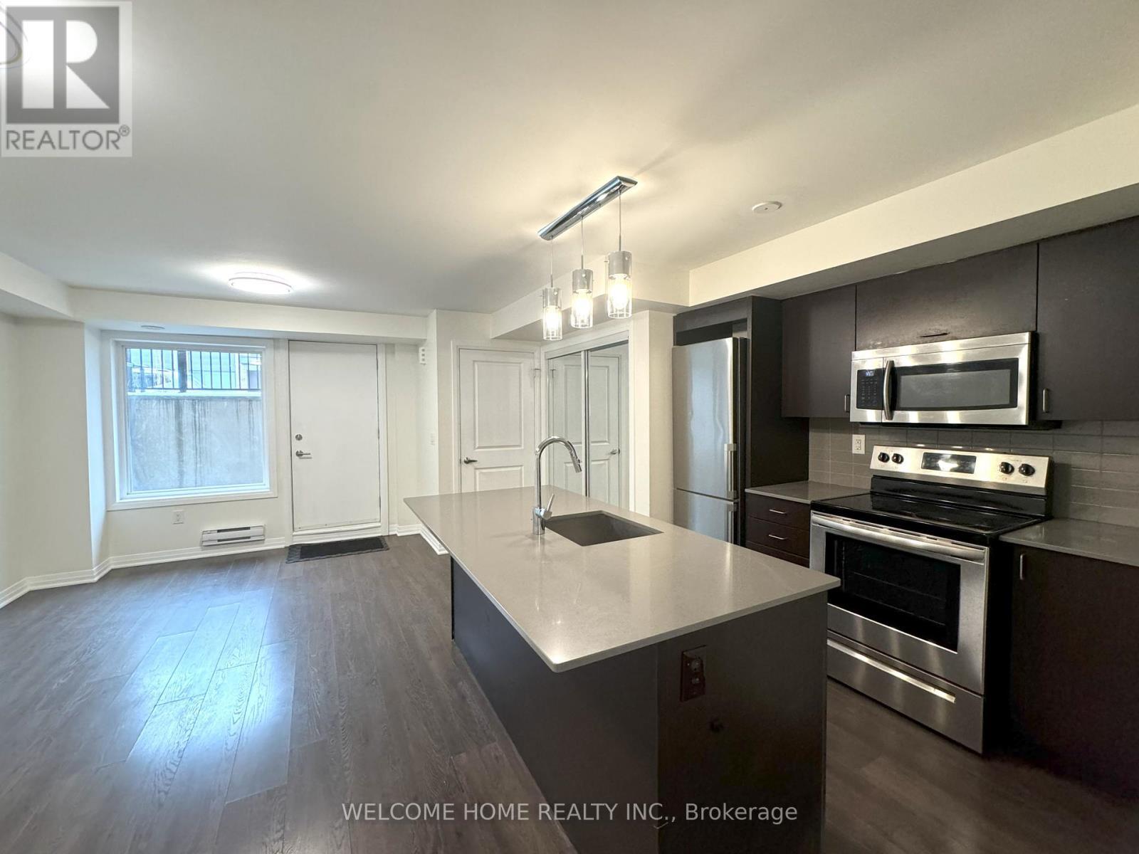 5 - 159 William Duncan Road, Toronto, ON - Indoor Photo Showing Kitchen With Upgraded Kitchen