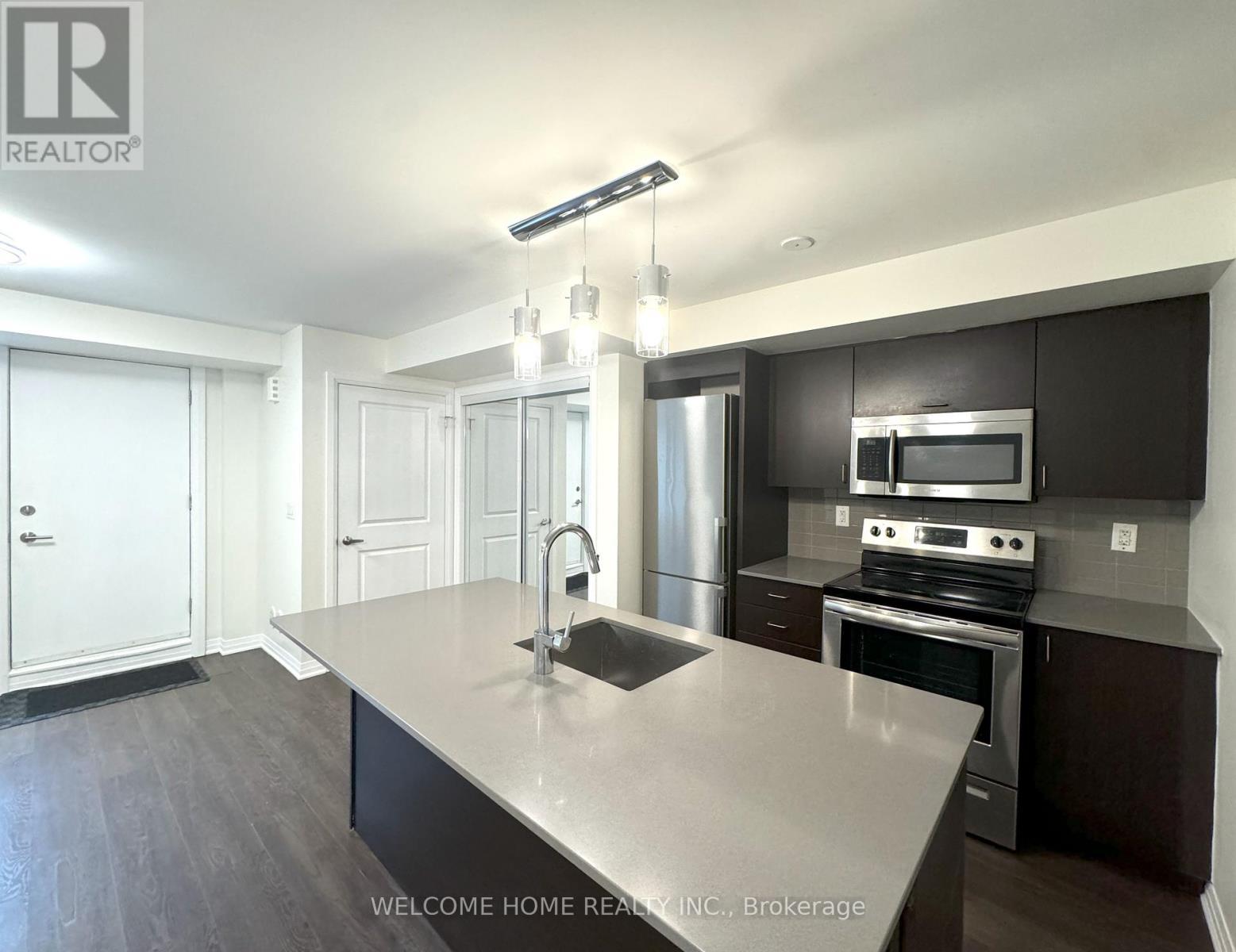 5 - 159 William Duncan Road, Toronto, ON - Indoor Photo Showing Kitchen With Upgraded Kitchen