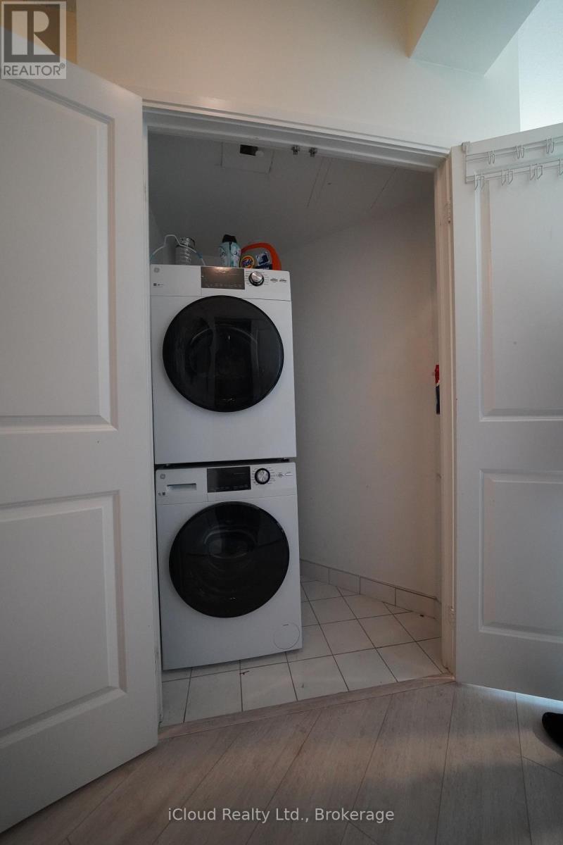 403 - 80 Absolute Avenue, Mississauga, ON - Indoor Photo Showing Laundry Room