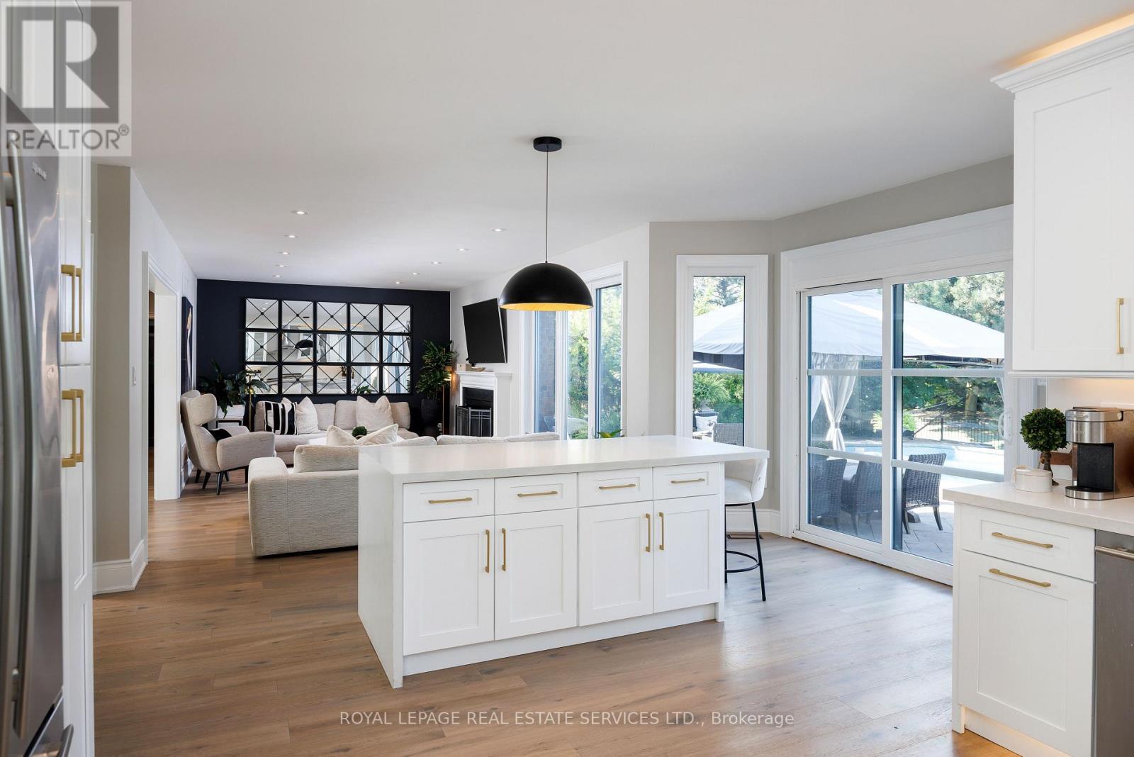 1483 The Links Drive, Oakville, ON - Indoor Photo Showing Kitchen With Upgraded Kitchen