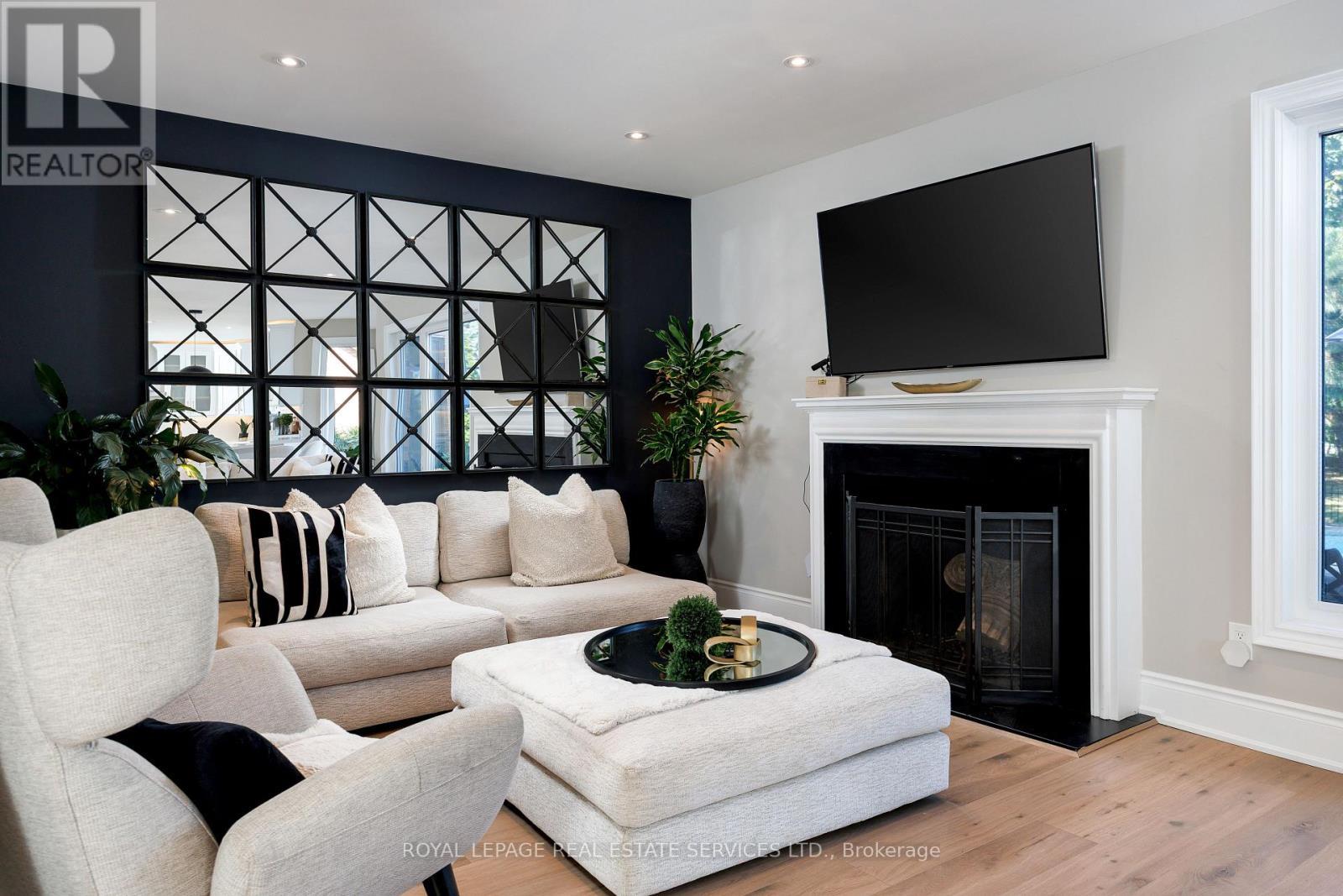 1483 The Links Drive, Oakville, ON - Indoor Photo Showing Living Room With Fireplace