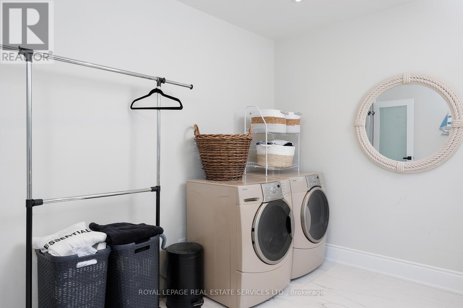 1483 The Links Drive, Oakville, ON - Indoor Photo Showing Laundry Room