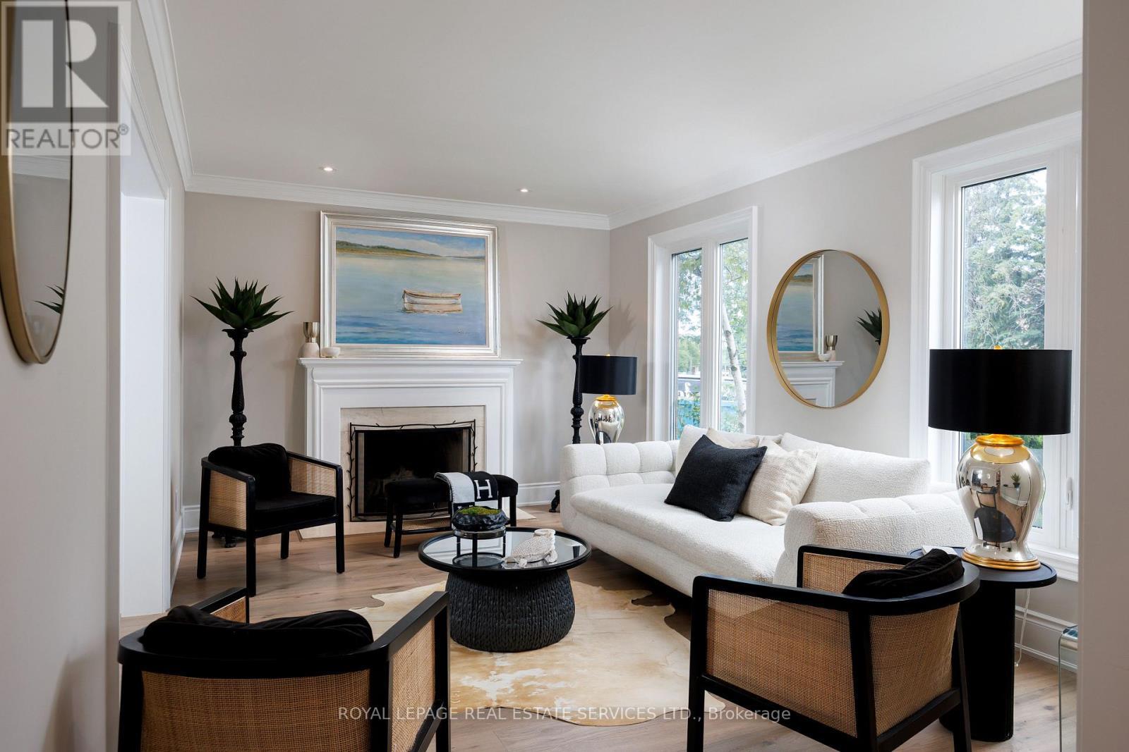 1483 The Links Drive, Oakville, ON - Indoor Photo Showing Living Room