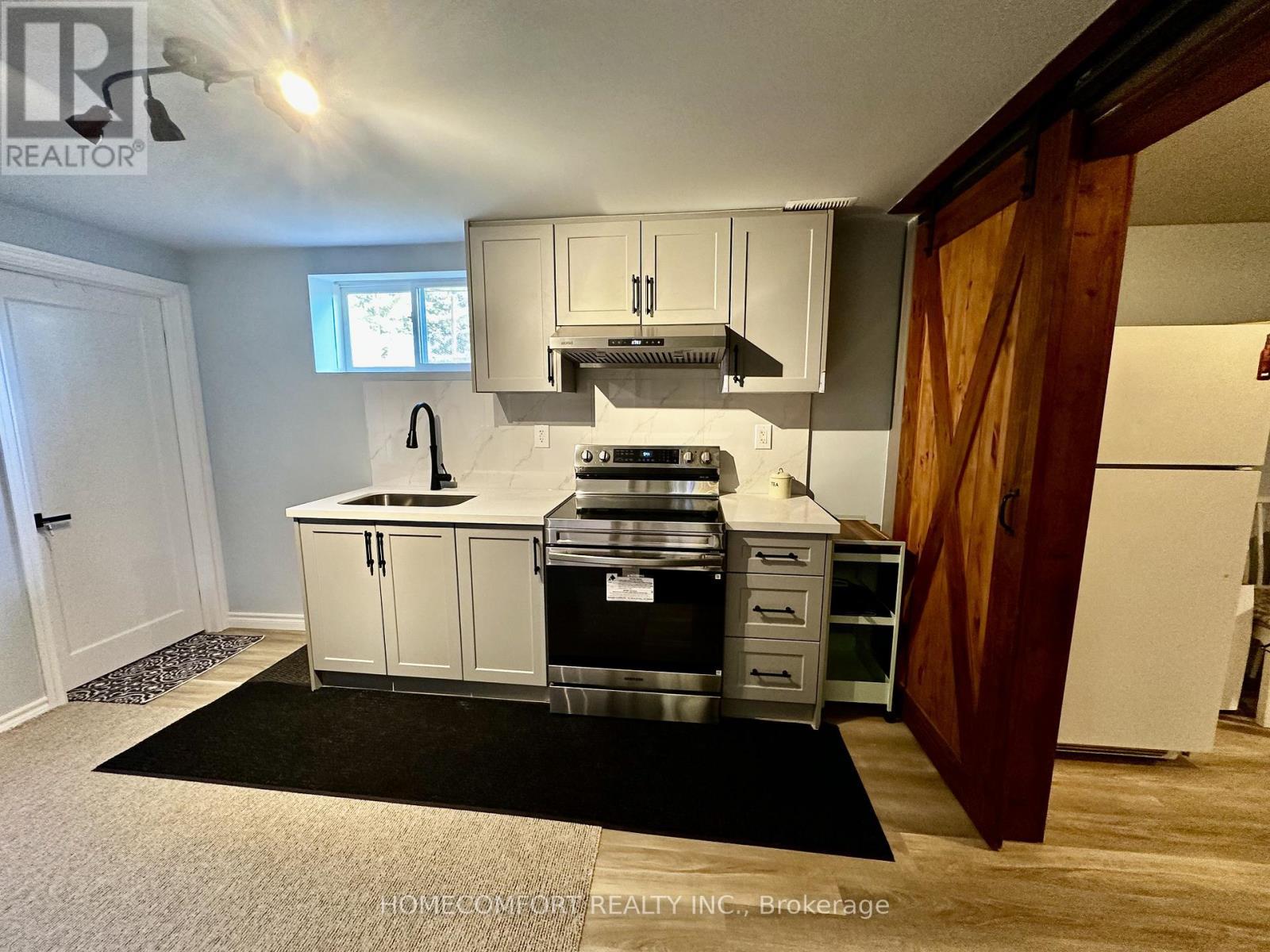 52 Meadow Park Drive, Huntsville, ON - Indoor Photo Showing Kitchen