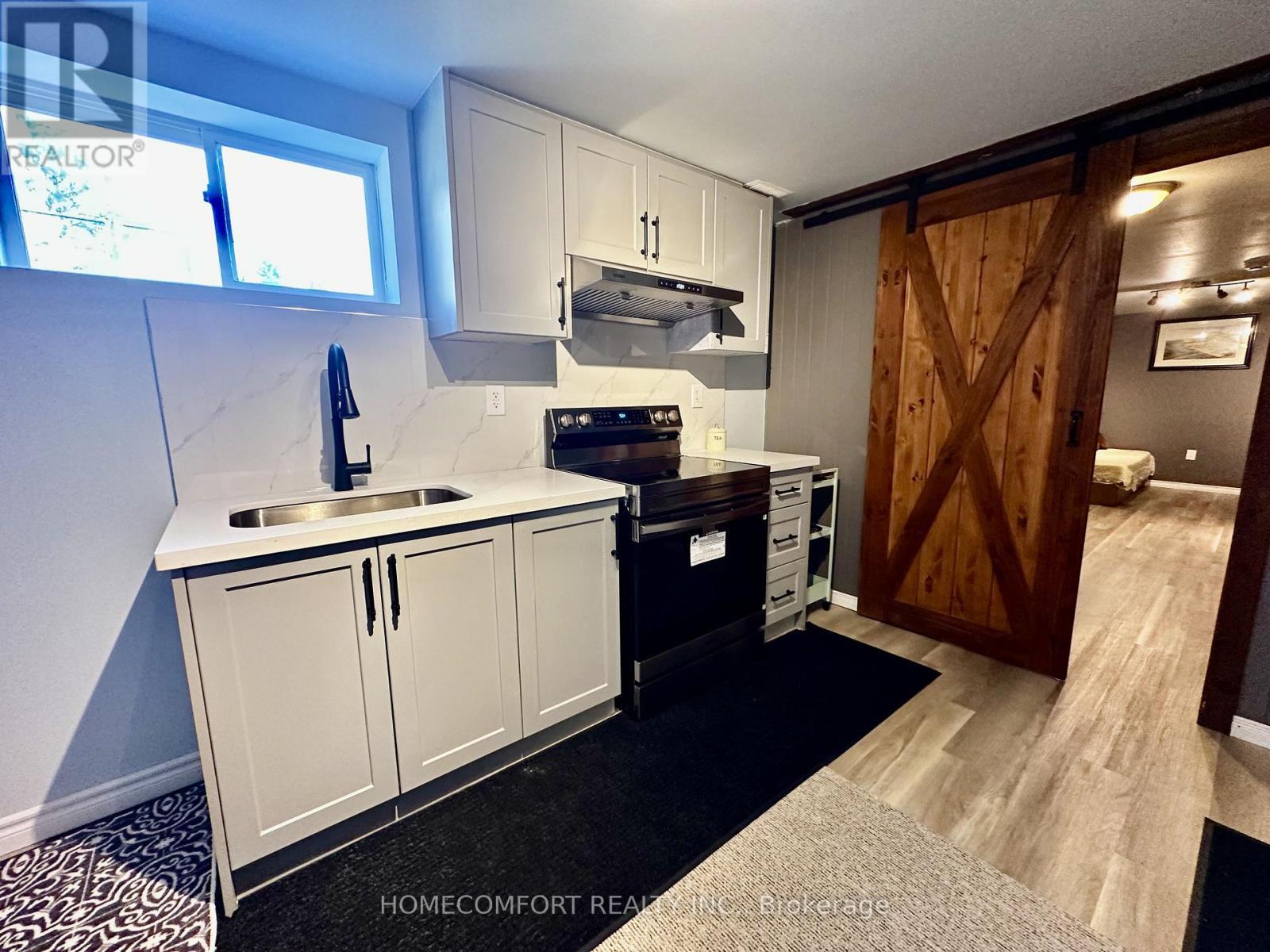 52 Meadow Park Drive, Huntsville, ON - Indoor Photo Showing Kitchen