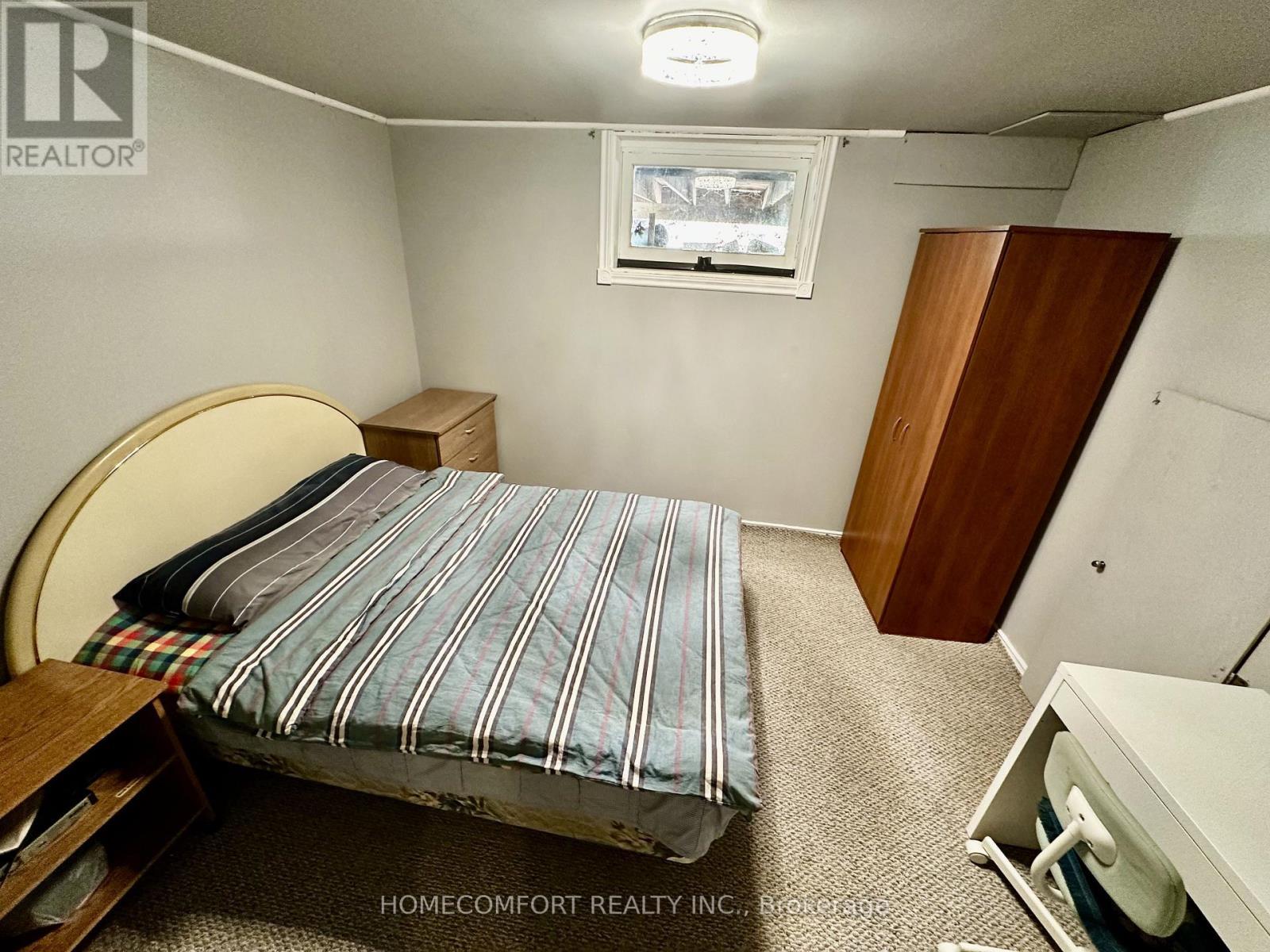 52 Meadow Park Drive, Huntsville, ON - Indoor Photo Showing Bedroom