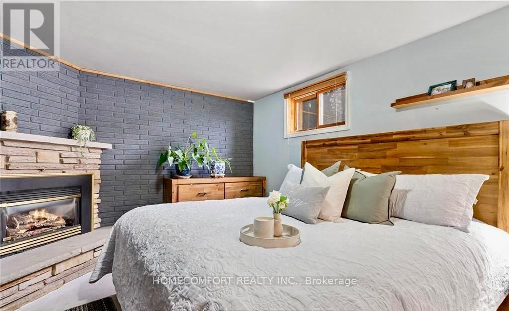 52 Meadow Park Drive, Huntsville, ON - Indoor Photo Showing Bedroom