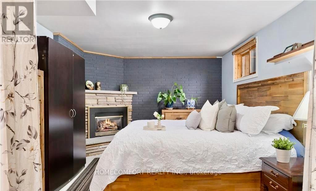 52 Meadow Park Drive, Huntsville, ON - Indoor Photo Showing Bedroom