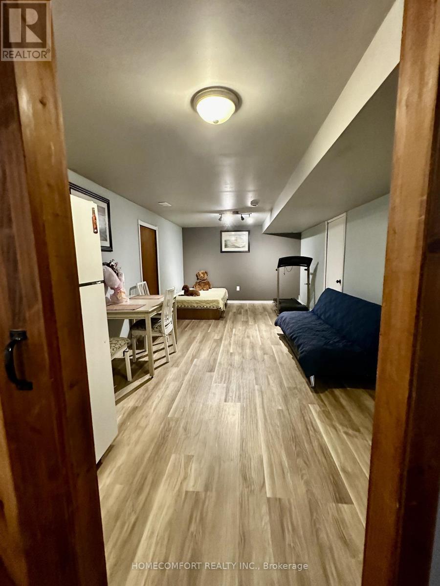 52 Meadow Park Drive, Huntsville, ON - Indoor Photo Showing Other Room