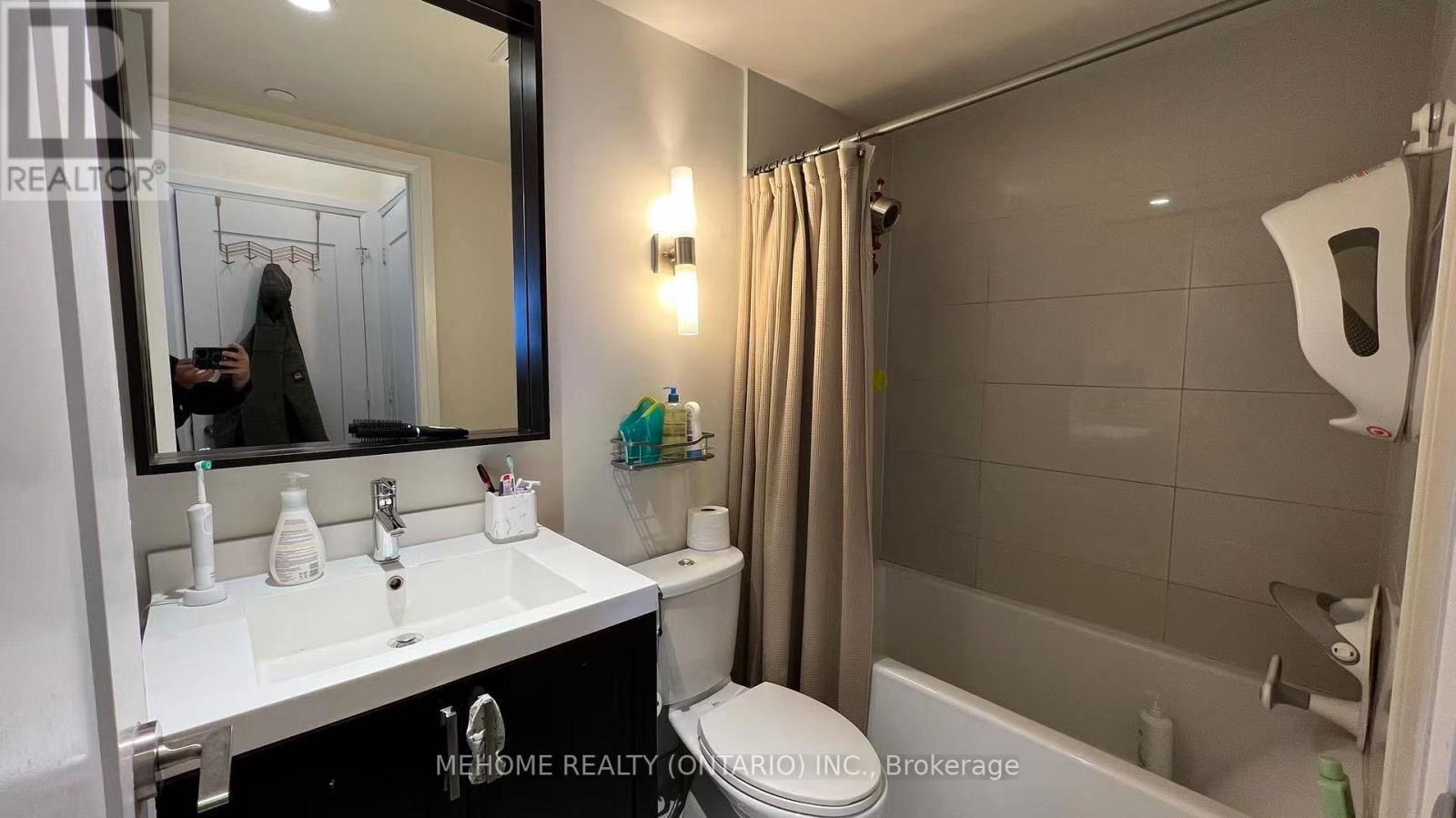 WASHROOM - 2406 - 18 Graydon Hall Drive, Toronto, ON - Indoor Photo Showing Bathroom