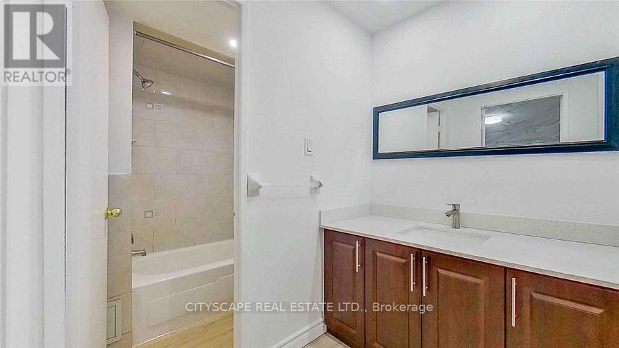 118 - 4001 Don Mills Road, Toronto, ON - Indoor