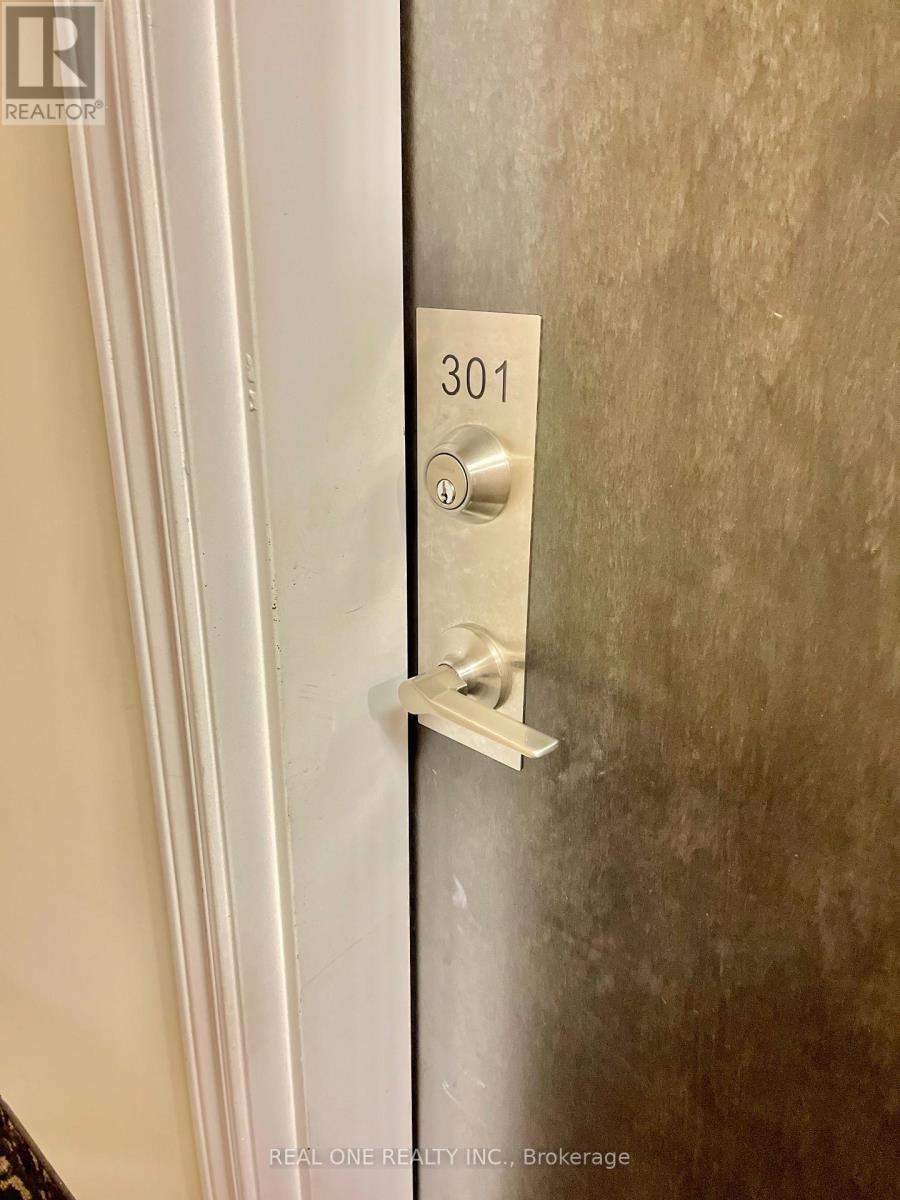 301 - 275 Littlewood Drive, Oakville, ON - Indoor