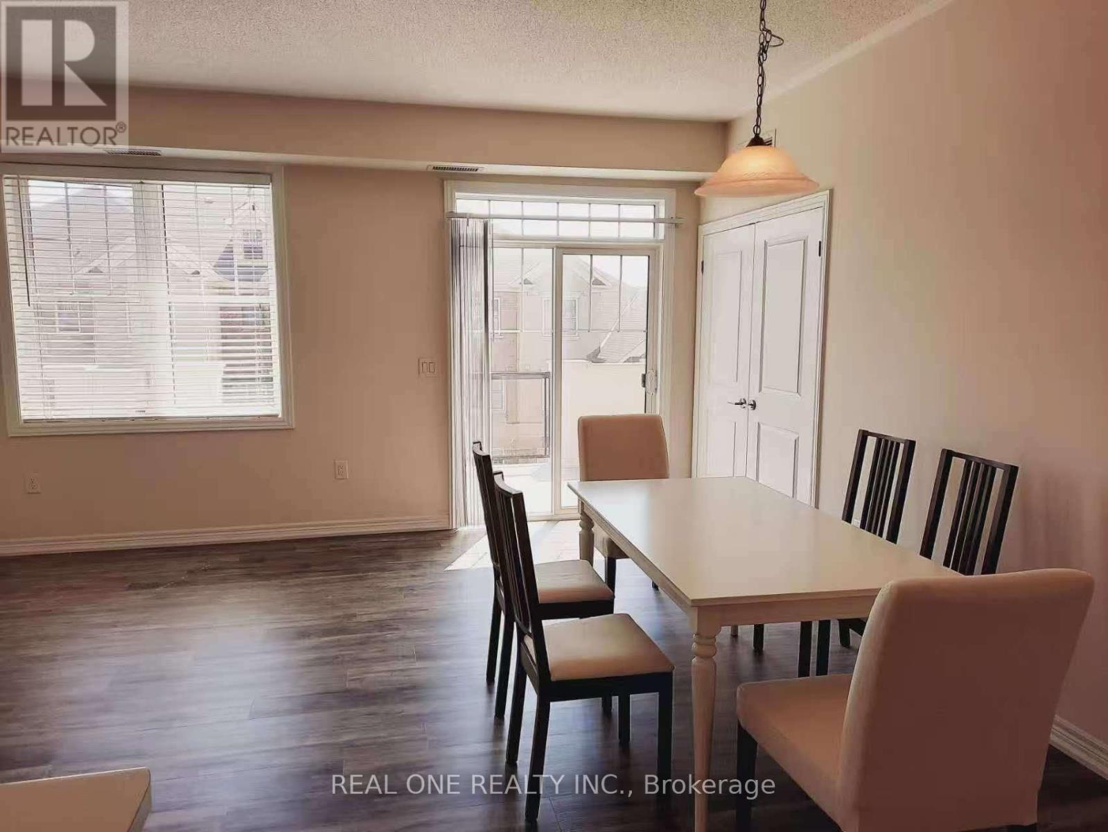 301 - 275 Littlewood Drive, Oakville, ON - Indoor Photo Showing Dining Room