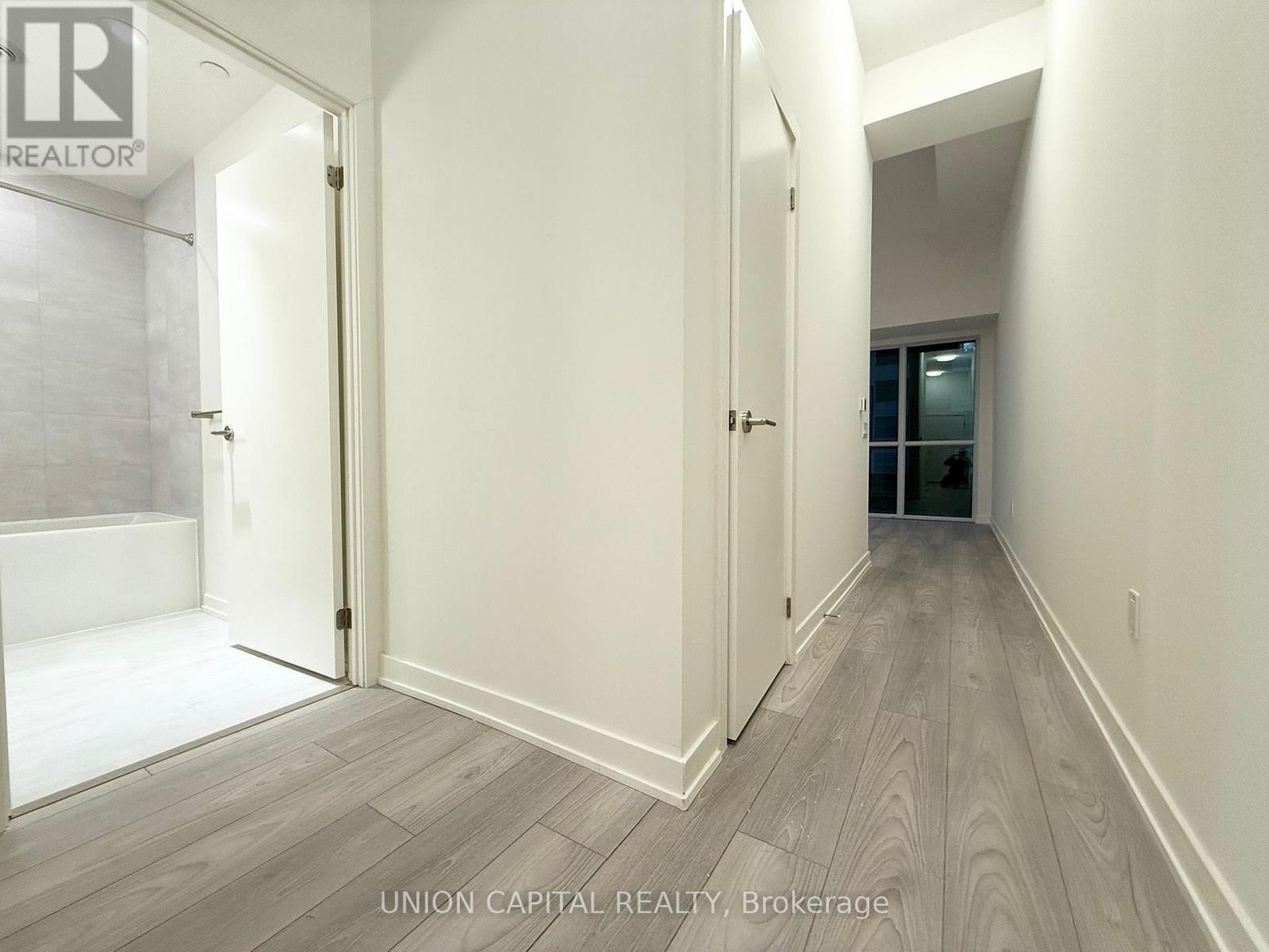 402 - 120 Broadway Avenue, Toronto, ON - Indoor Photo Showing Other Room