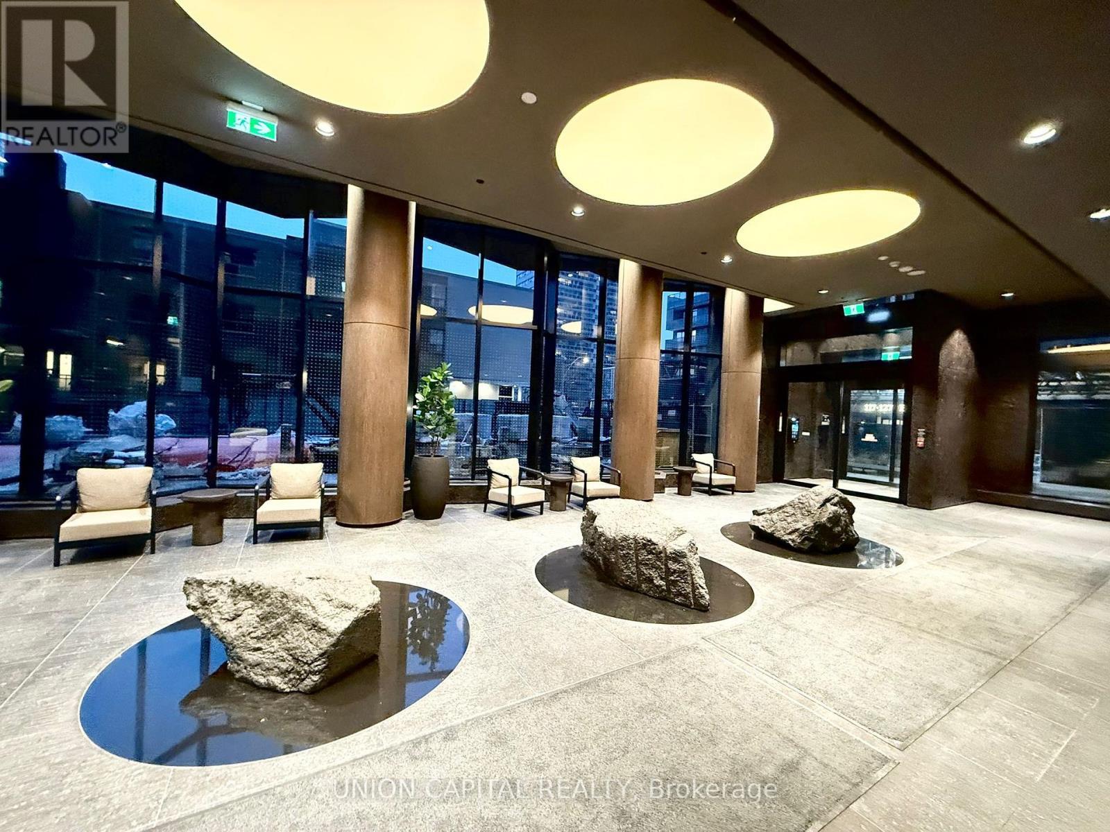 402 - 120 Broadway Avenue, Toronto, ON - Indoor Photo Showing Other Room