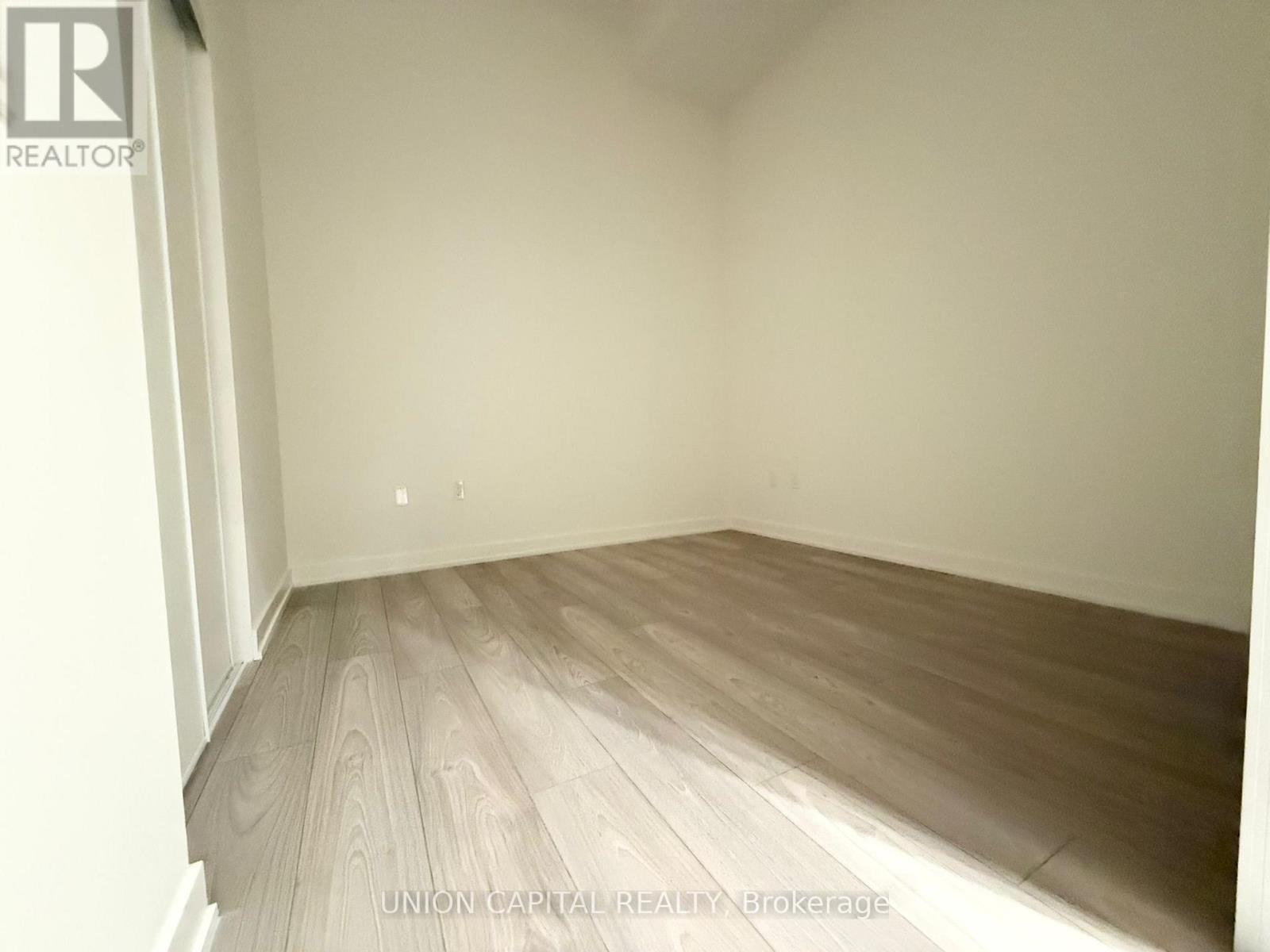 402 - 120 Broadway Avenue, Toronto, ON - Indoor Photo Showing Other Room