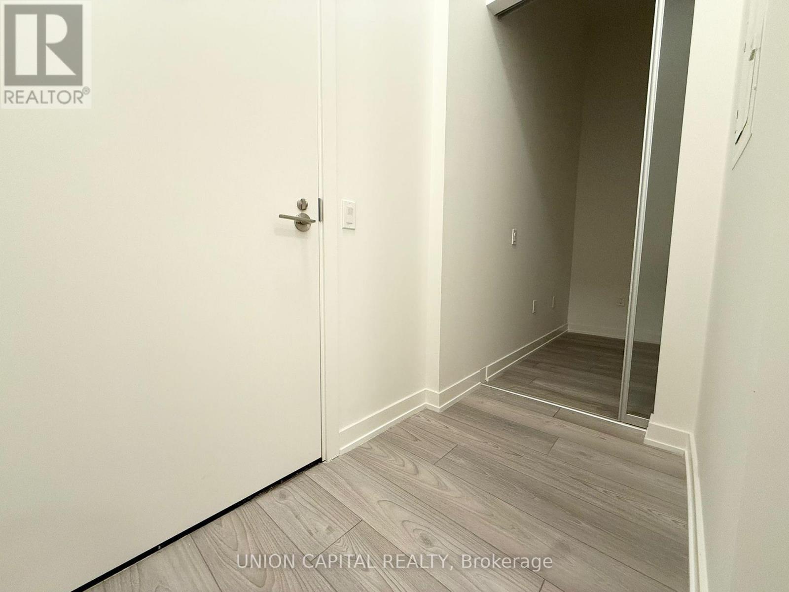 402 - 120 Broadway Avenue, Toronto, ON - Indoor Photo Showing Other Room