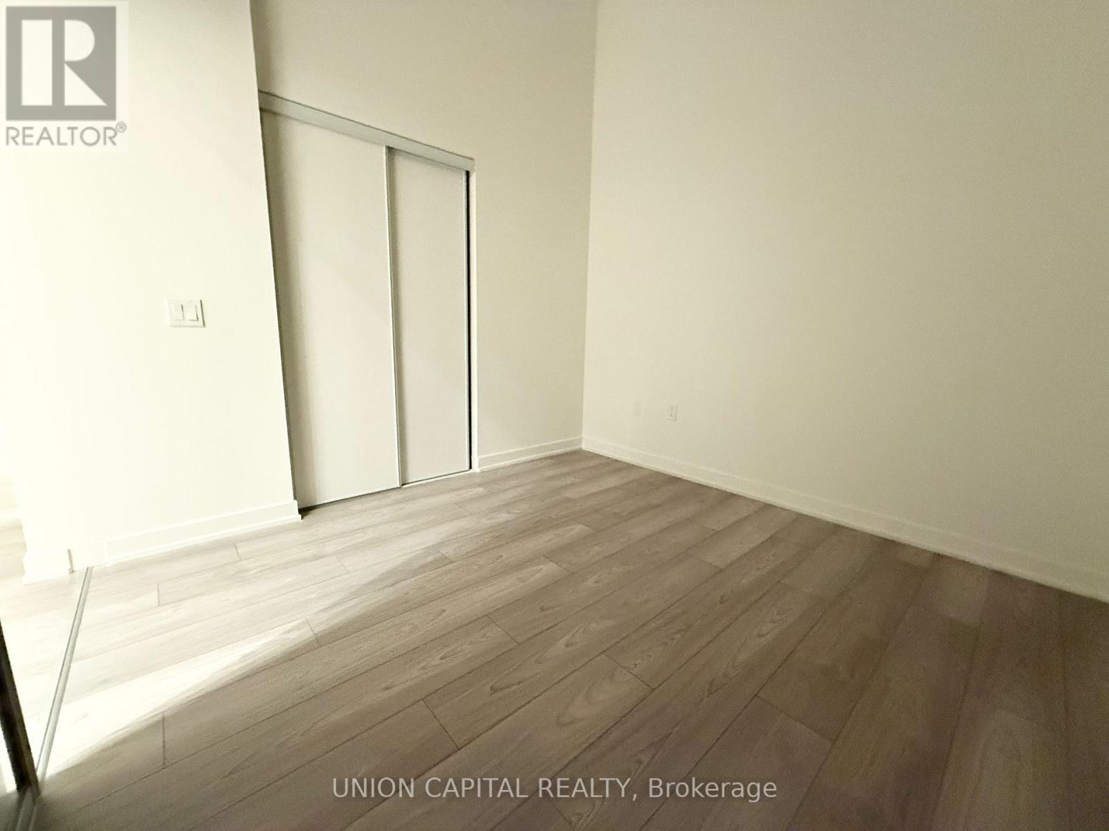 402 - 120 Broadway Avenue, Toronto, ON - Indoor Photo Showing Other Room