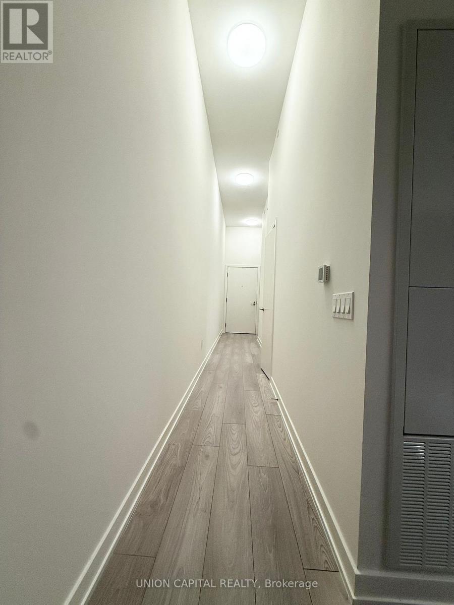 402 - 120 Broadway Avenue, Toronto, ON - Indoor Photo Showing Other Room