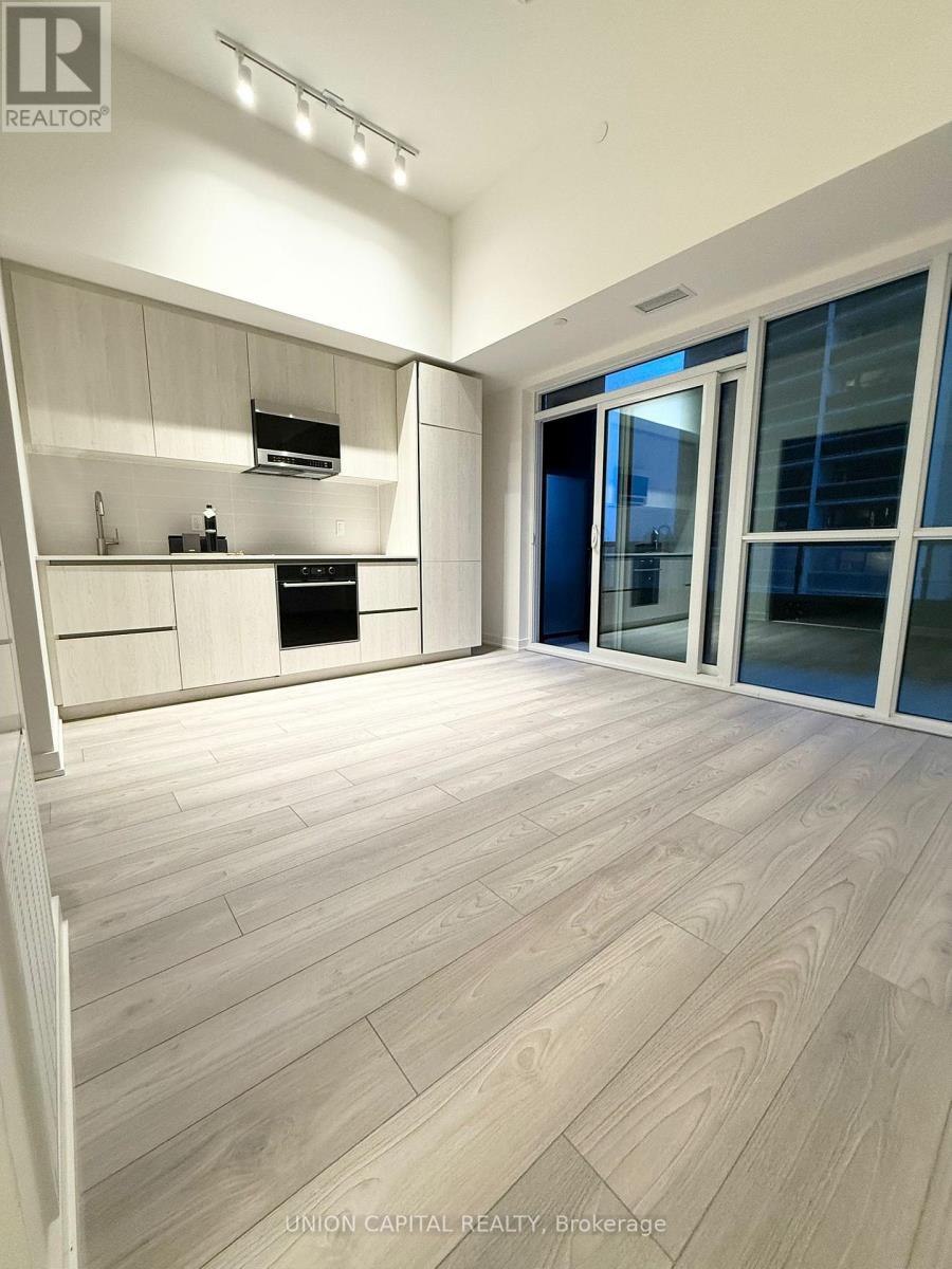 402 - 120 Broadway Avenue, Toronto, ON - Indoor Photo Showing Kitchen