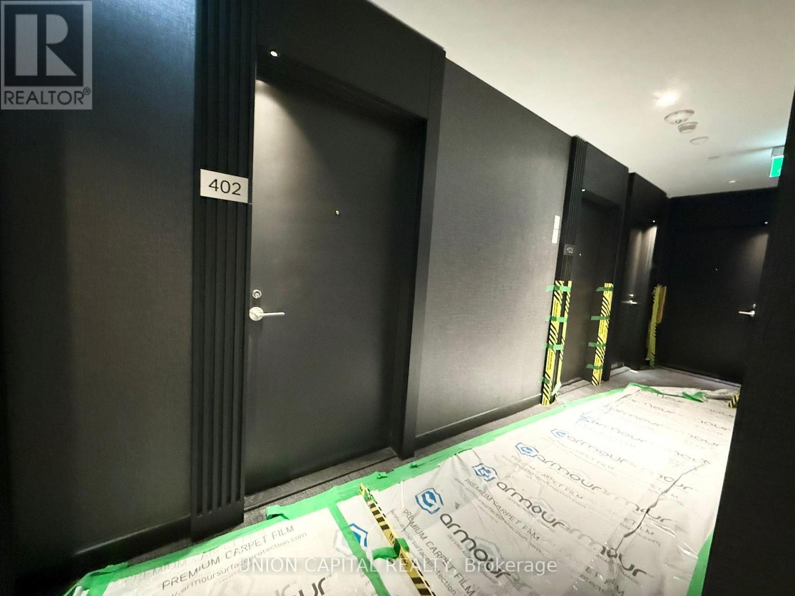 402 - 120 Broadway Avenue, Toronto, ON - Indoor Photo Showing Other Room