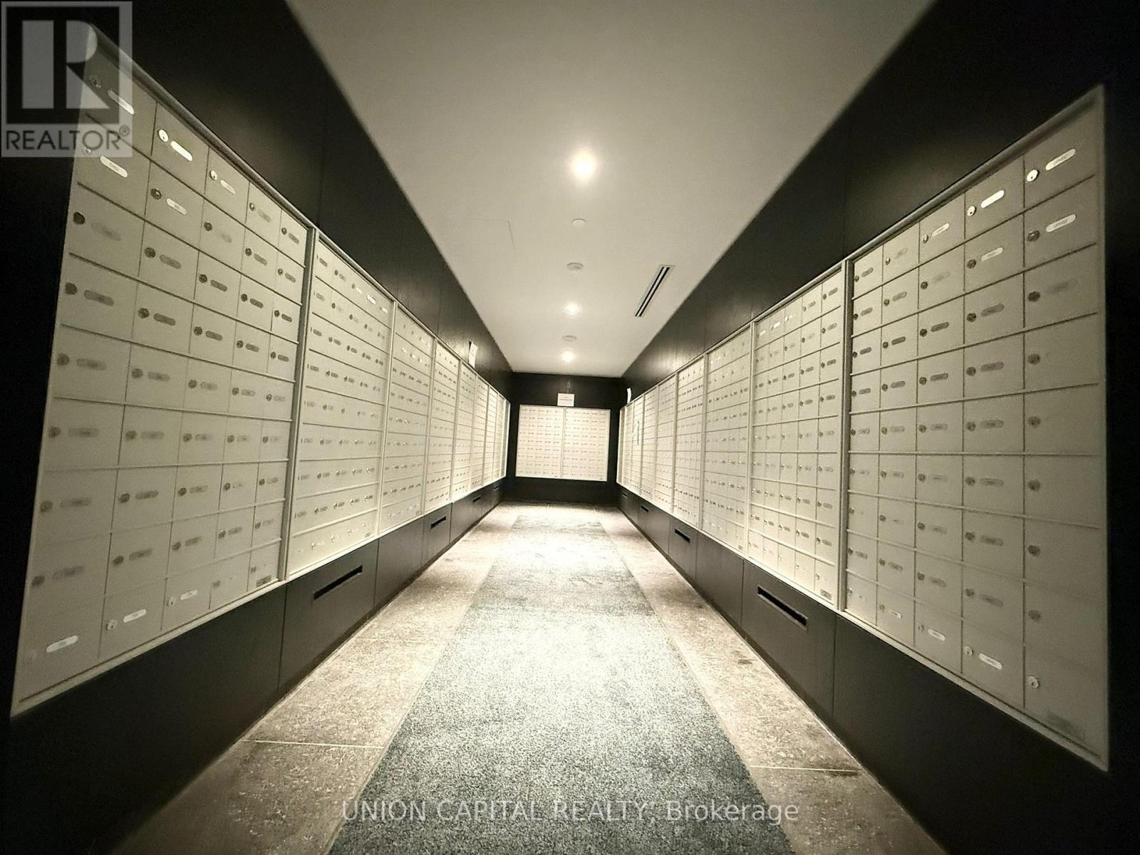 402 - 120 Broadway Avenue, Toronto, ON - Indoor Photo Showing Other Room