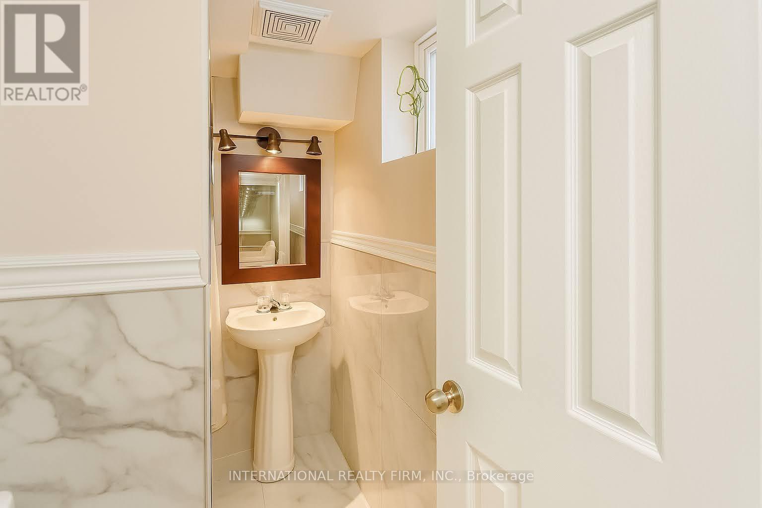 9 Benshire Drive, Toronto, ON - Indoor Photo Showing Bathroom