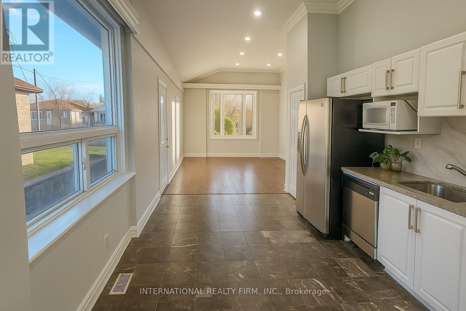 9 Benshire Drive, Toronto, ON - Indoor Photo Showing Kitchen