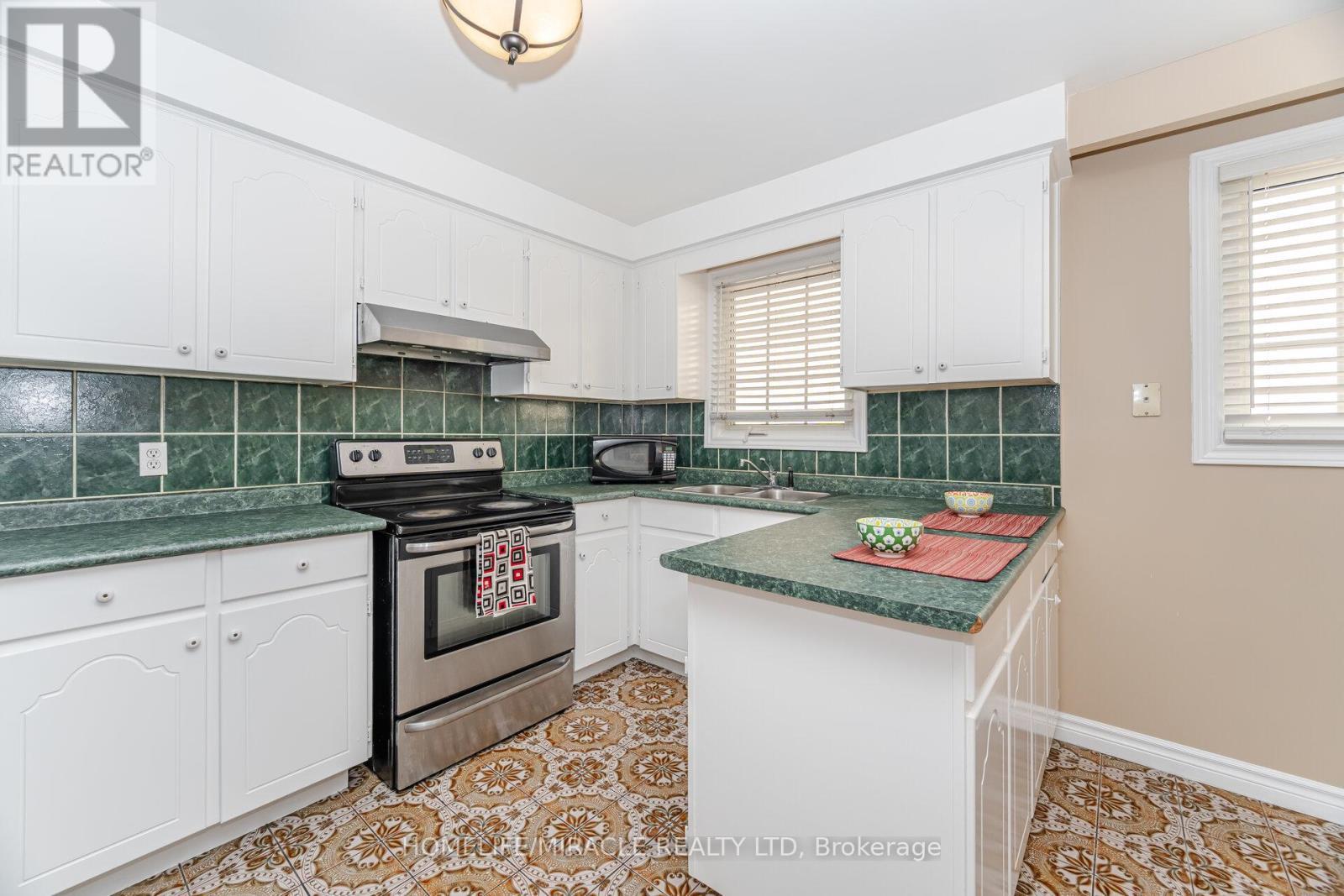 56 Norbert Road, Brampton, ON - Indoor Photo Showing Kitchen