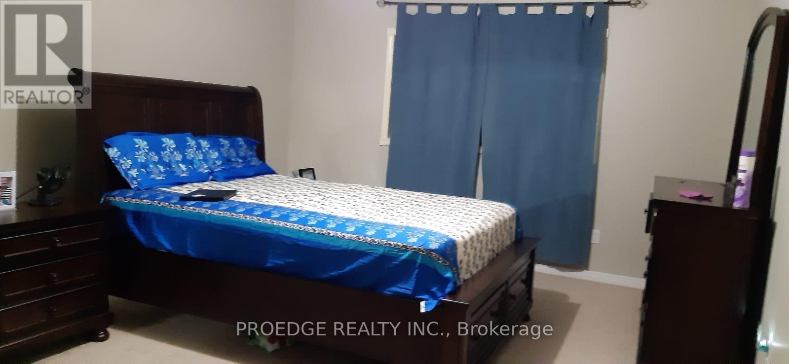 75 Monaco Court, Brampton, ON - Indoor Photo Showing Bedroom