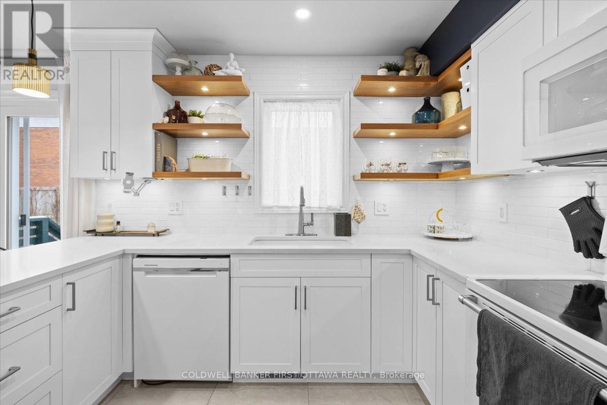 31 Glenhaven Pvt, Ottawa, ON - Indoor Photo Showing Kitchen With Upgraded Kitchen