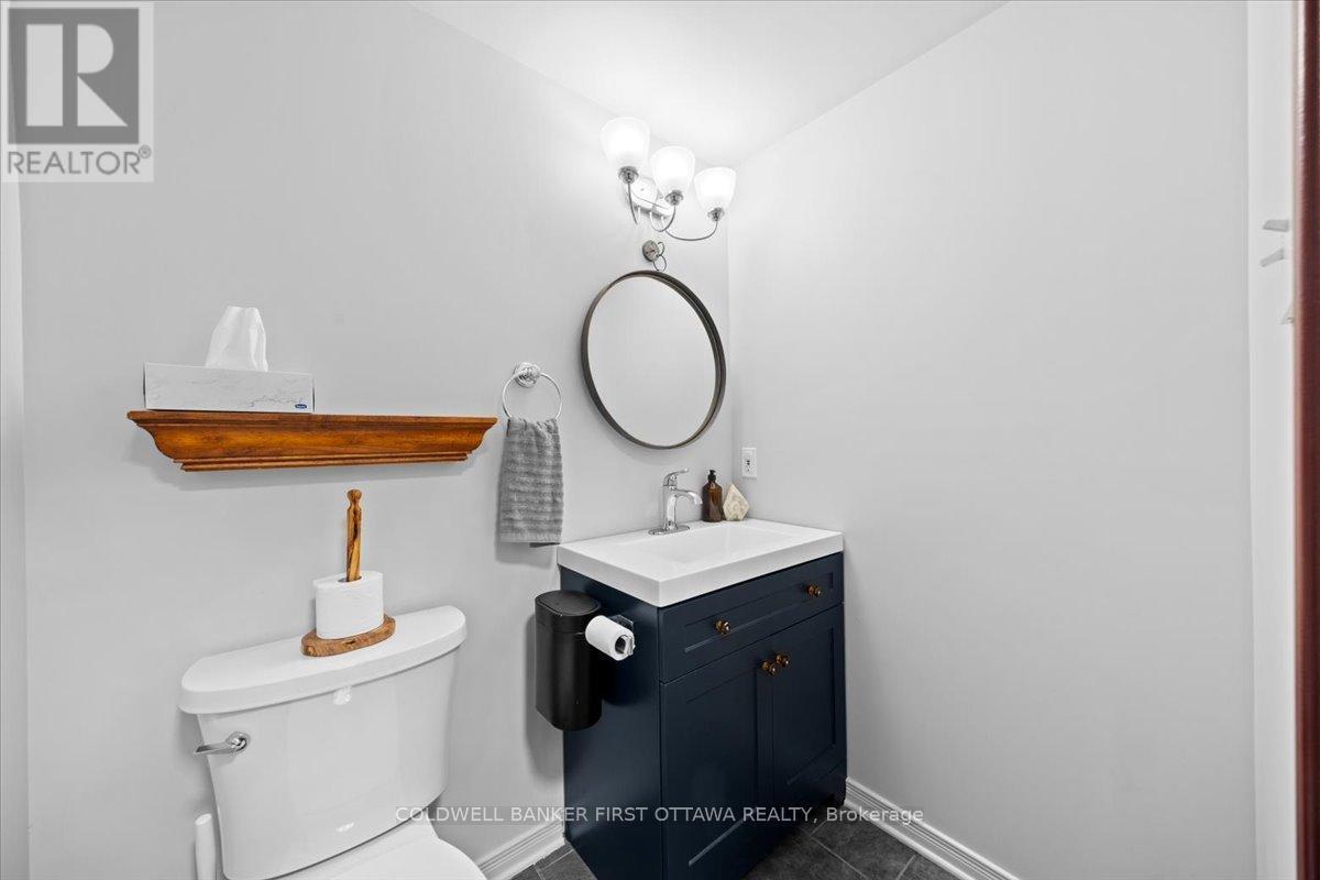 31 Glenhaven Pvt, Ottawa, ON - Indoor Photo Showing Bathroom